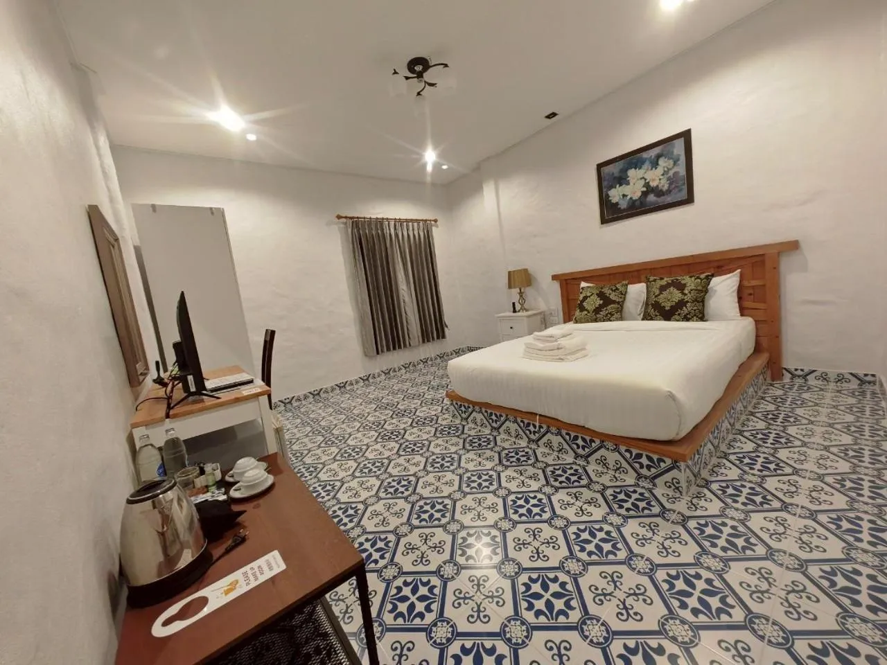 Bed in Kenikar Raintree Residence Hotel