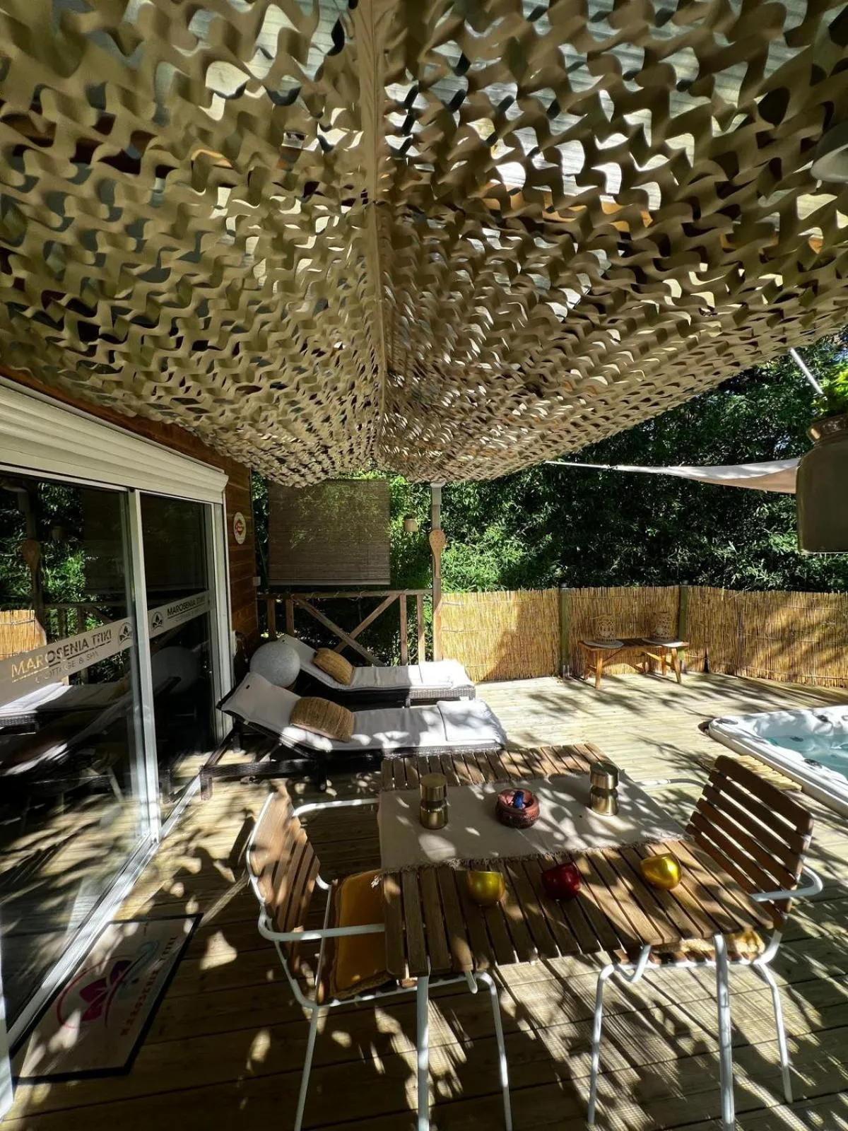 Patio in MAROSENIA TTIKI - Cabanes et Spa