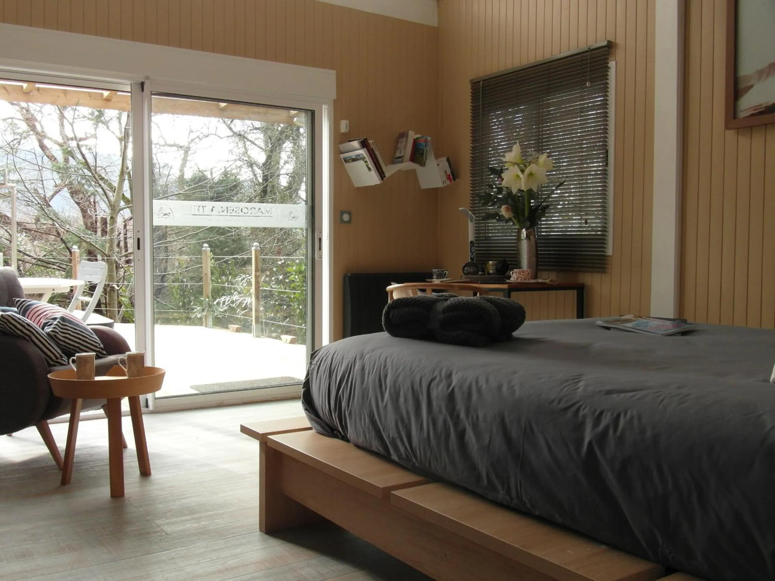 Photo of the whole room, Bed in MAROSENIA TTIKI - Cabanes et Spa