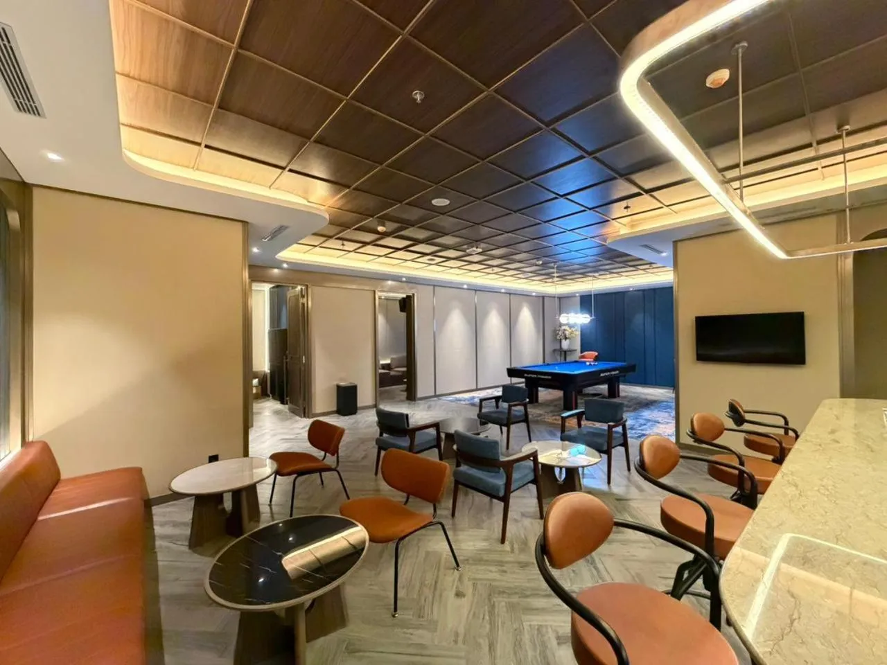 Lounge or bar in Grand Anara Airport Hotel