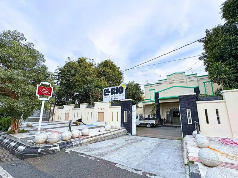 Property building in El Rio Alun-Alun Tegal Hotel by Sajiwa