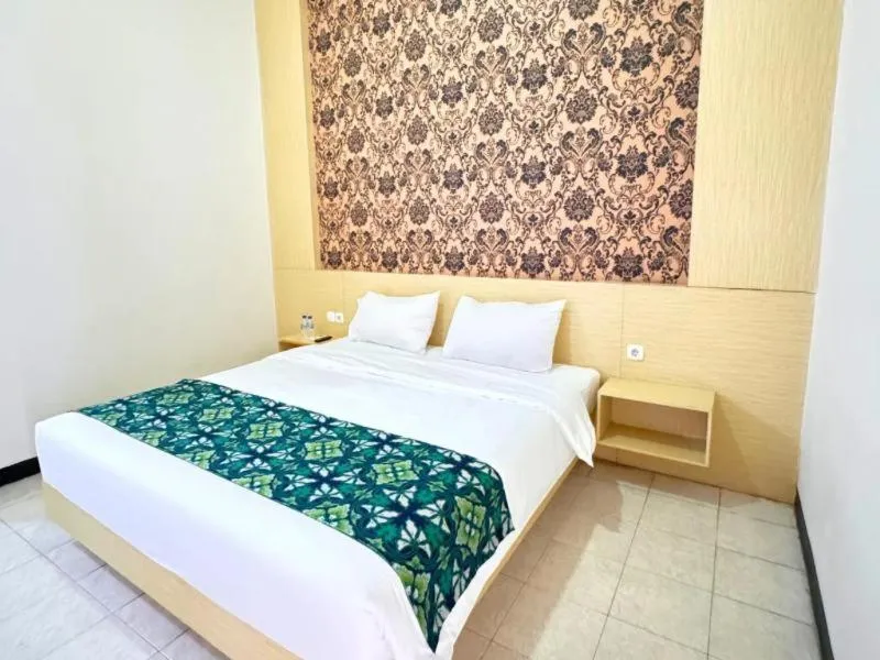 Bedroom, Bed in El Rio Alun-Alun Tegal Hotel by Sajiwa