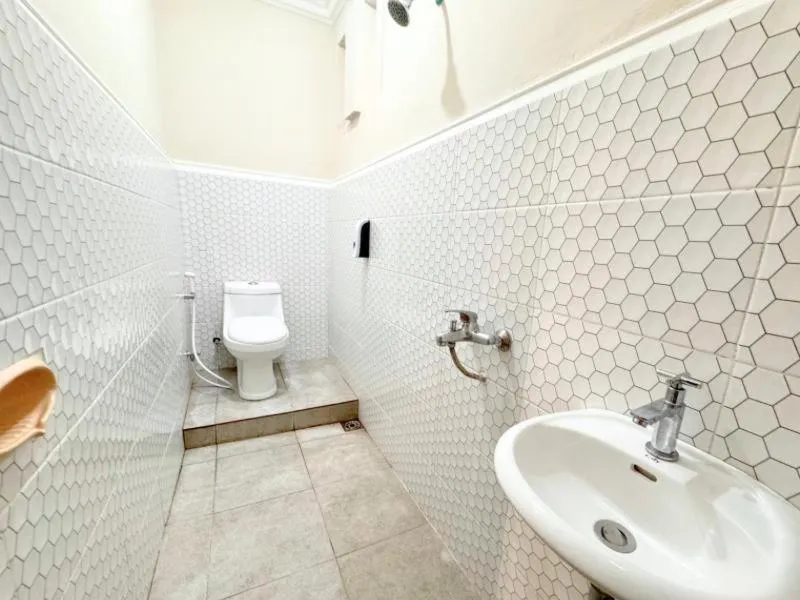 Toilet in El Rio Alun-Alun Tegal Hotel by Sajiwa