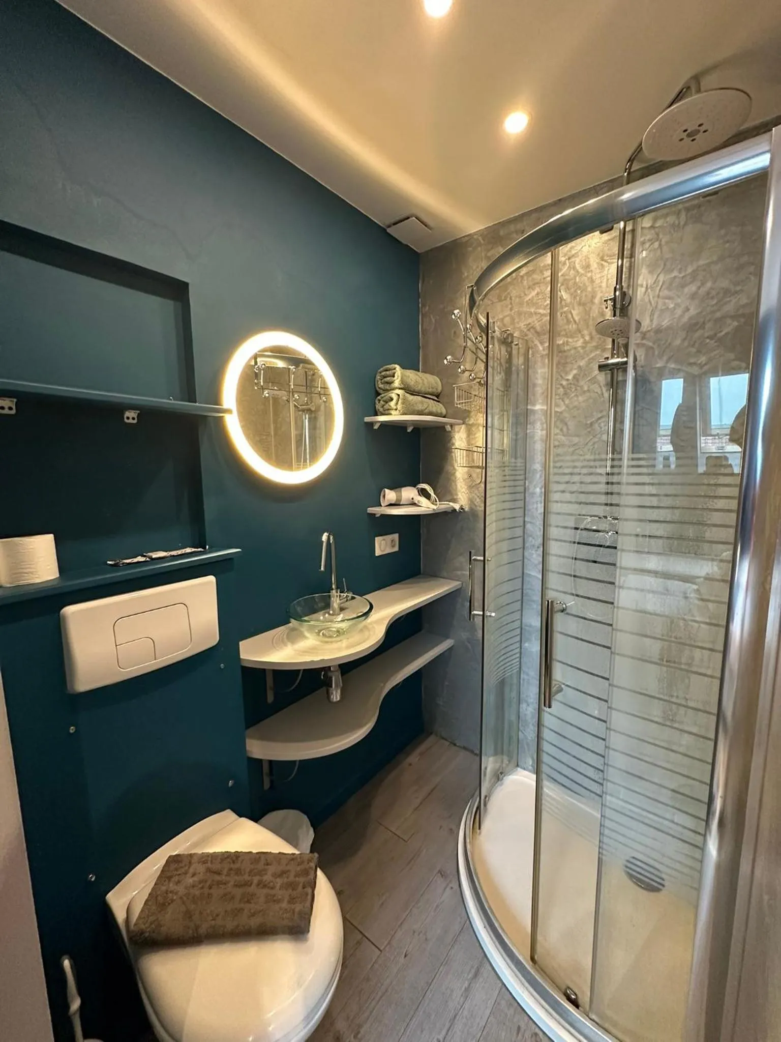 Shower in Loc'apparts