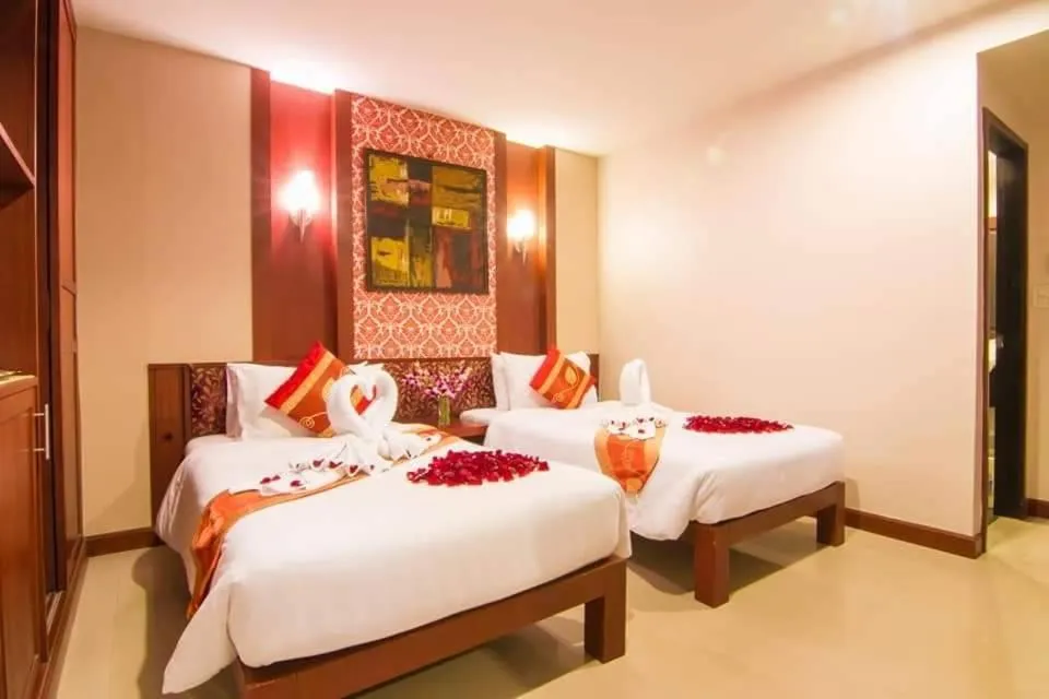 Bed in Patong Hemingways Hotel