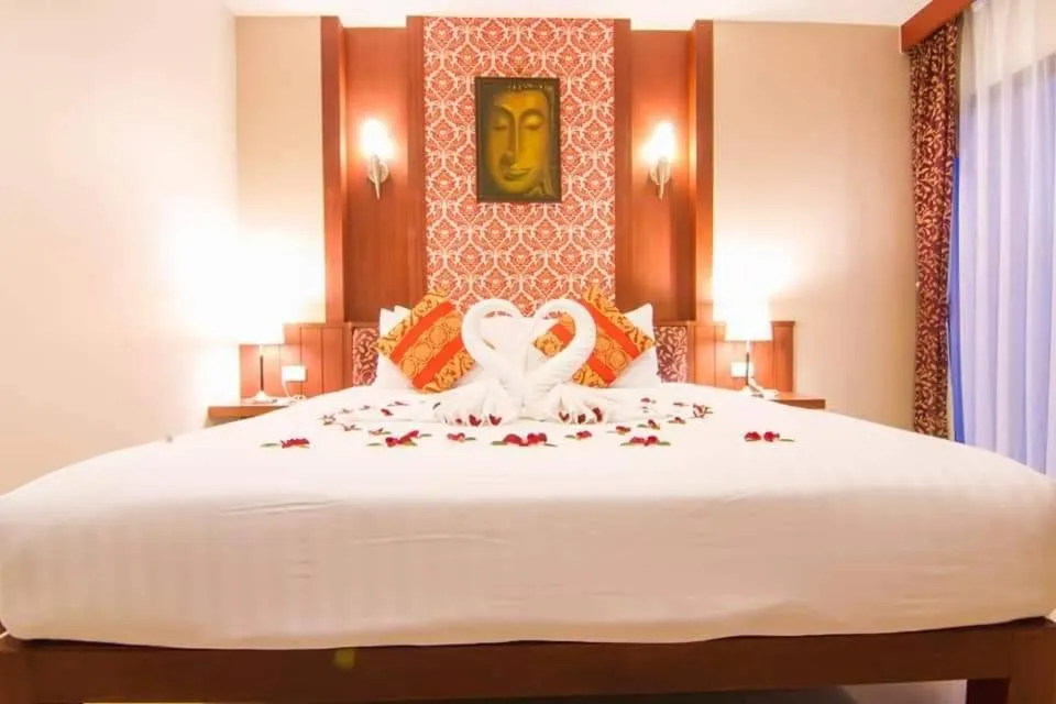 Bed in Patong Hemingways Hotel