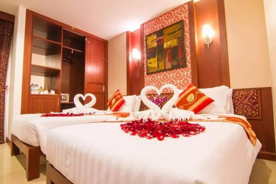 Bed in Patong Hemingways Hotel