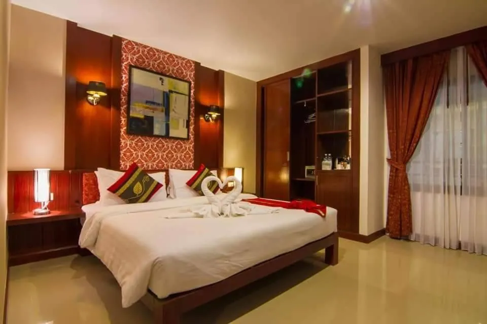 Bed in Patong Hemingways Hotel