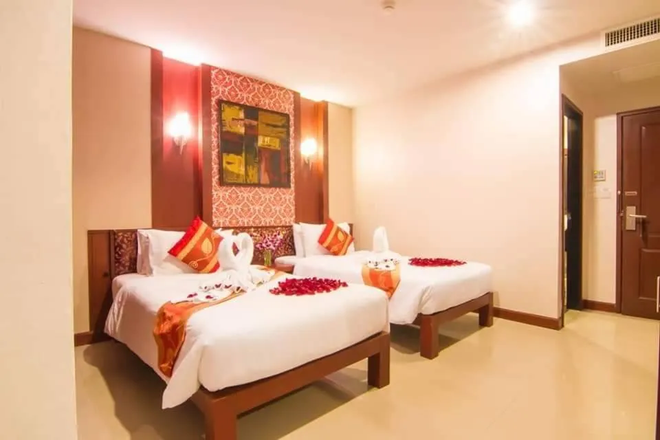 Bed in Patong Hemingways Hotel