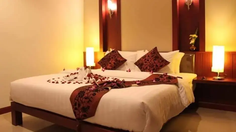 Superior Double or Twin Room in Patong Hemingways Hotel Superior Double or Twin Room in Patong Hemingways Hotel