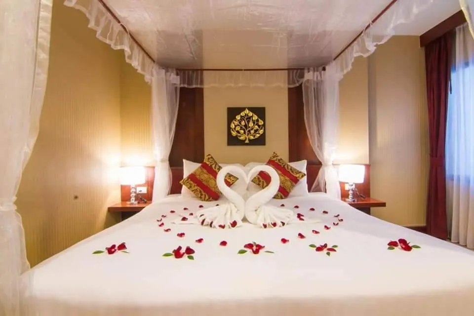 Bed in Patong Hemingways Hotel