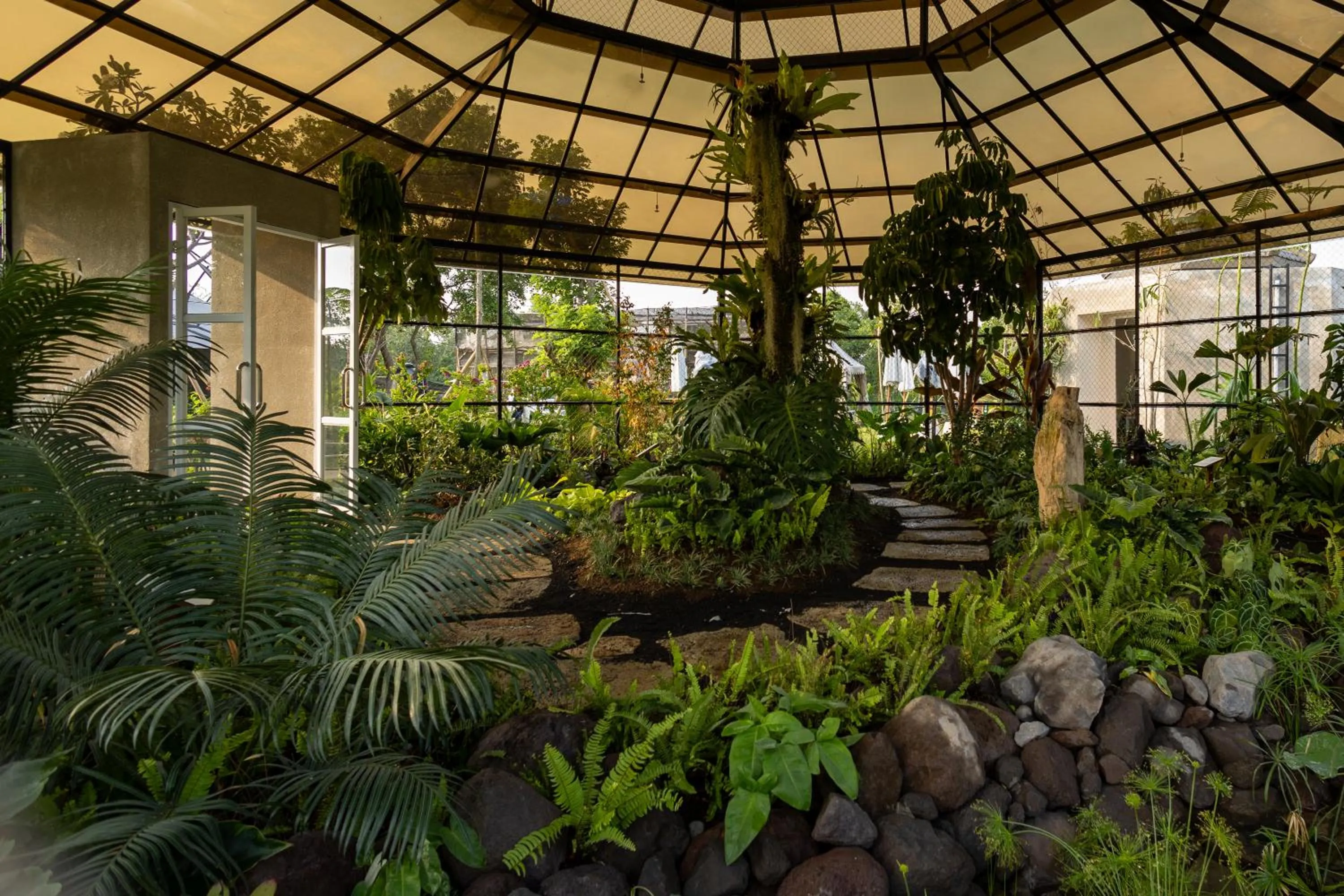 Garden in Nuanu Suites & Accommodations