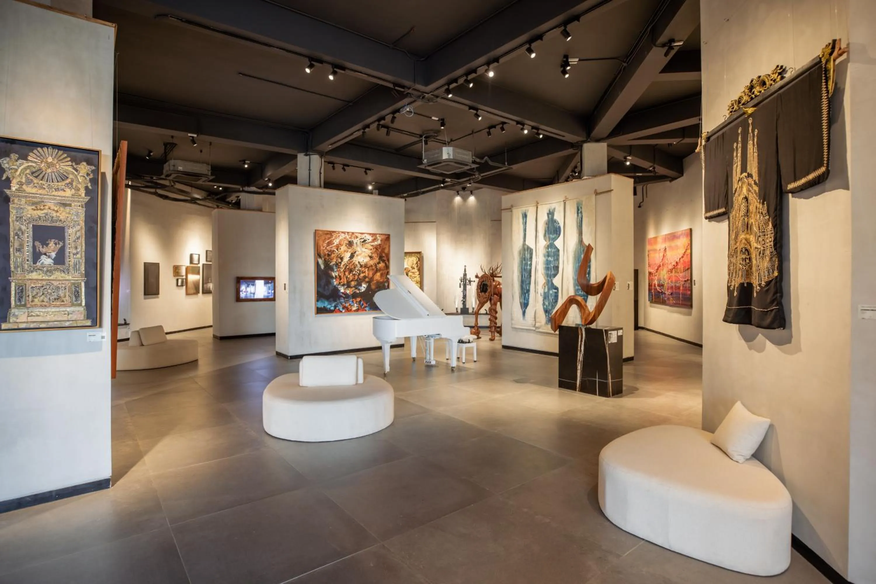 Seating area in Nuanu Suites & Accommodations