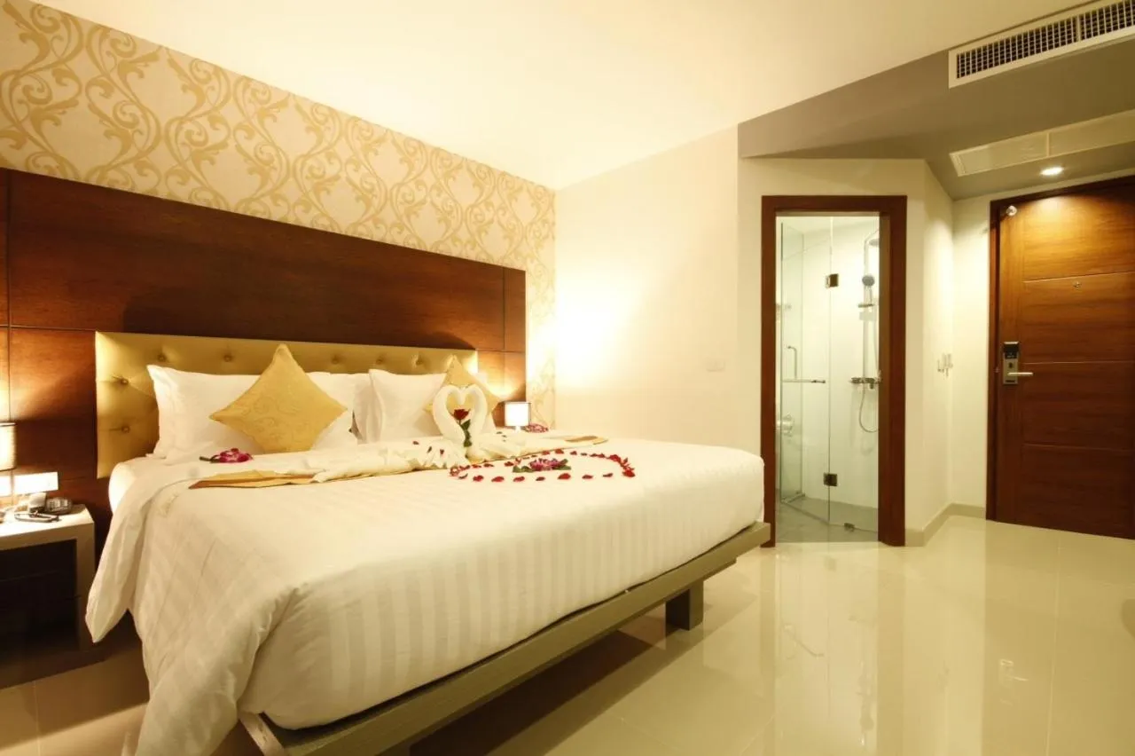 Bed in Hemingways Silk Hotel