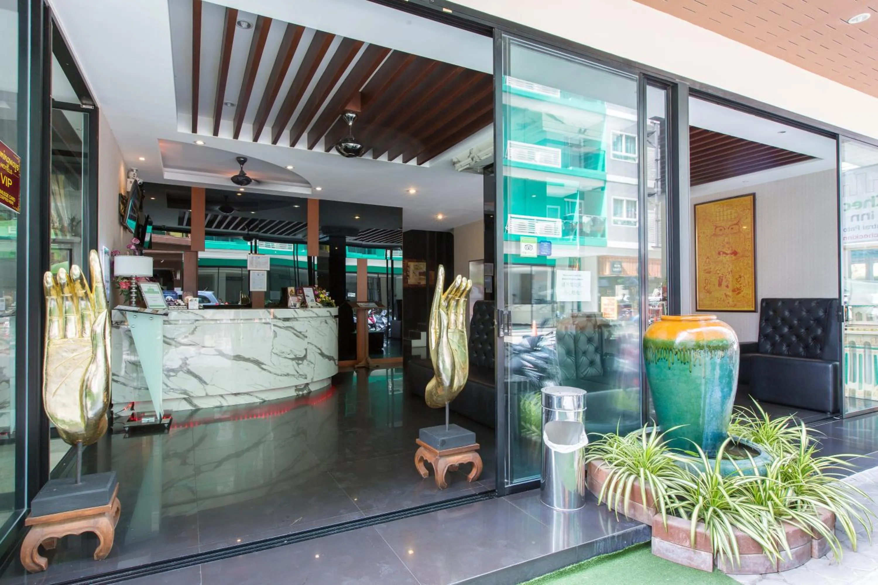 Hemingways Silk Hotel