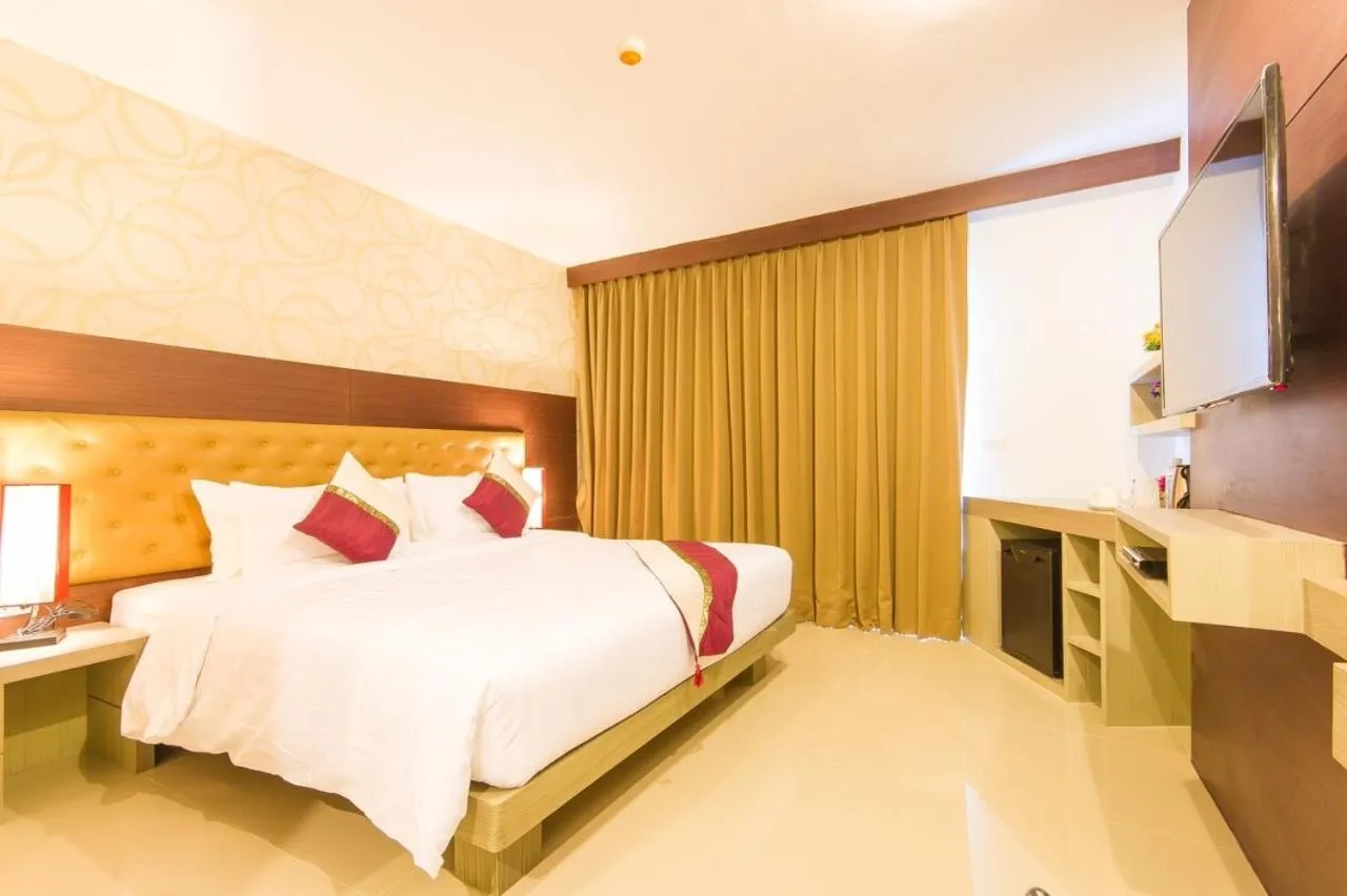 Bed in Hemingways Silk Hotel