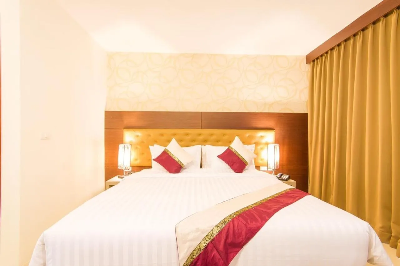 Bed in Hemingways Silk Hotel