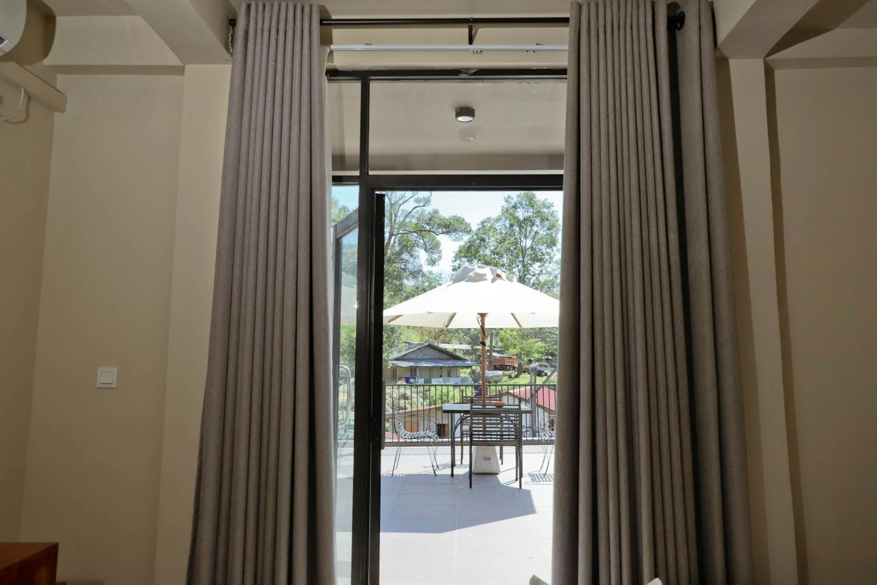 Patio in Oak Ray La Ella Breeze