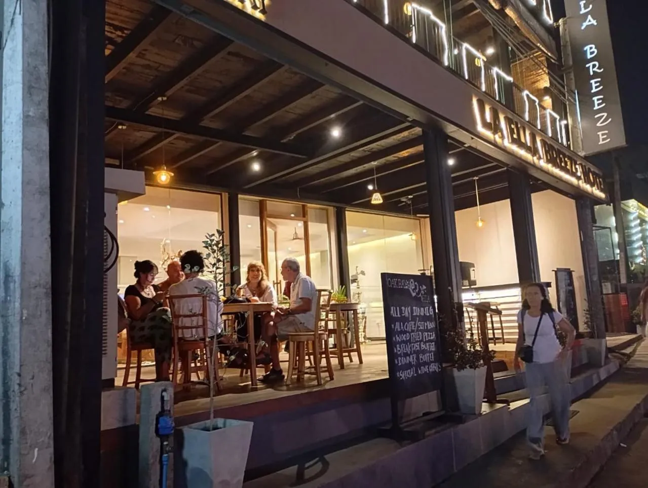 Property building in Oak Ray La Ella Breeze