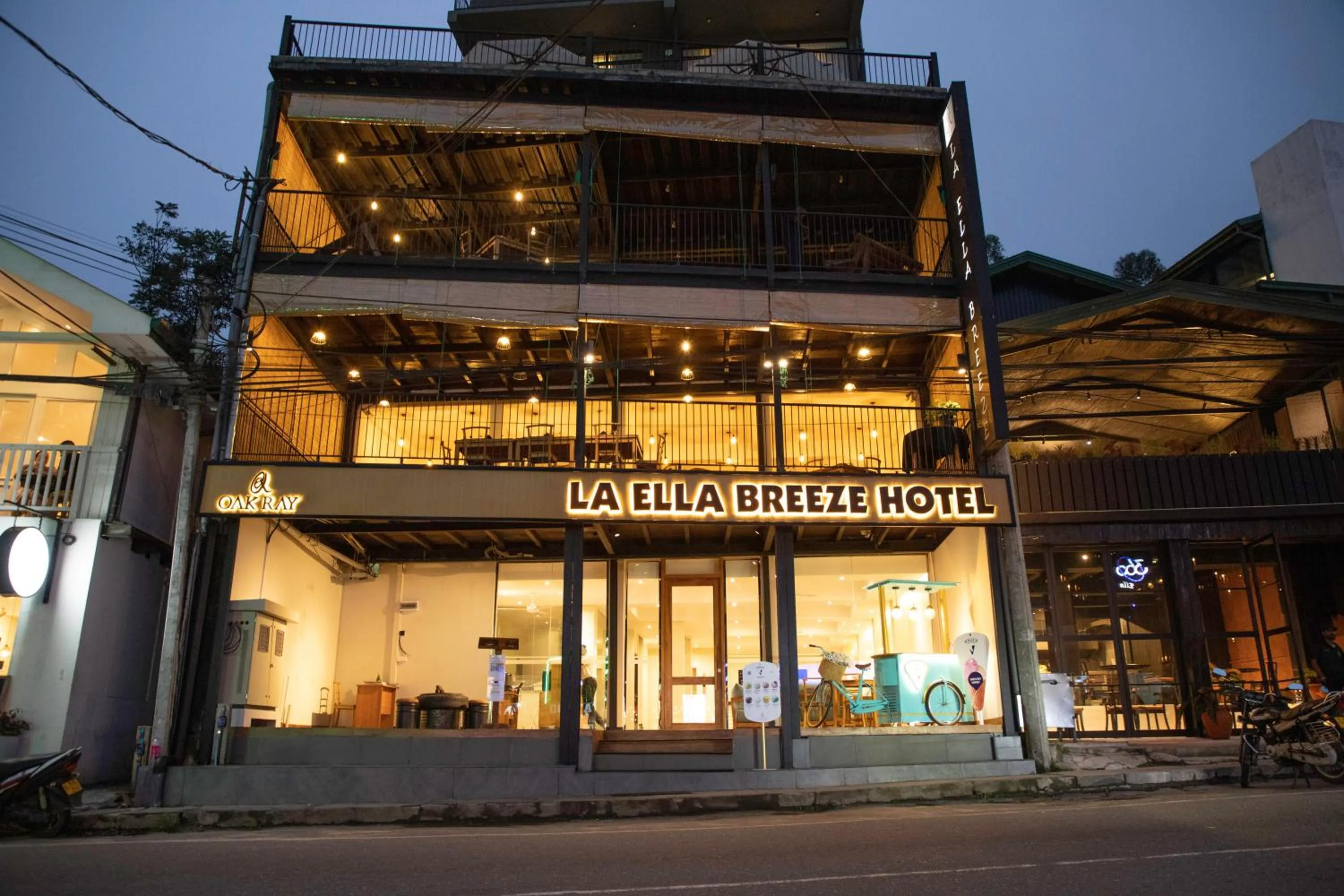 Property building in Oak Ray La Ella Breeze