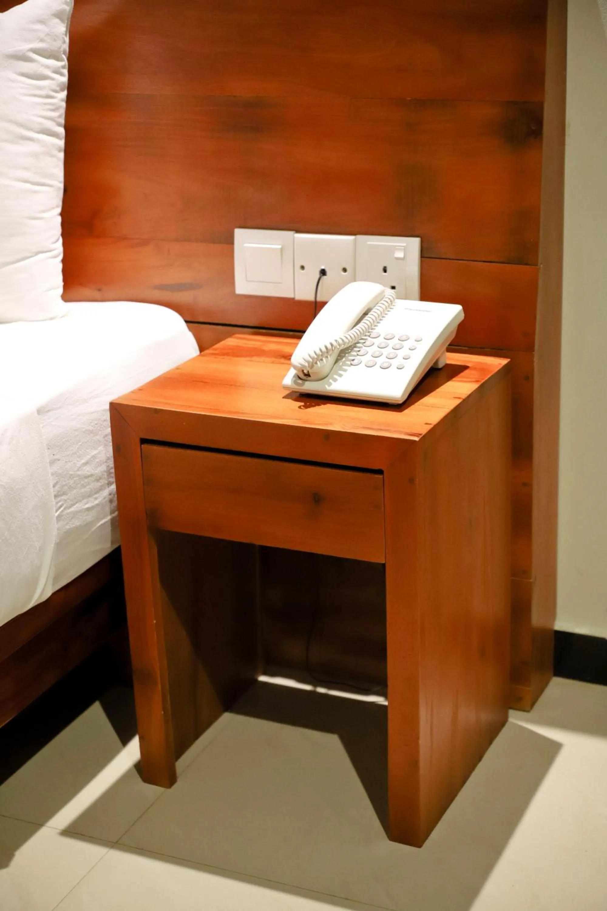 Photo of the whole room, Bed in Oak Ray La Ella Breeze