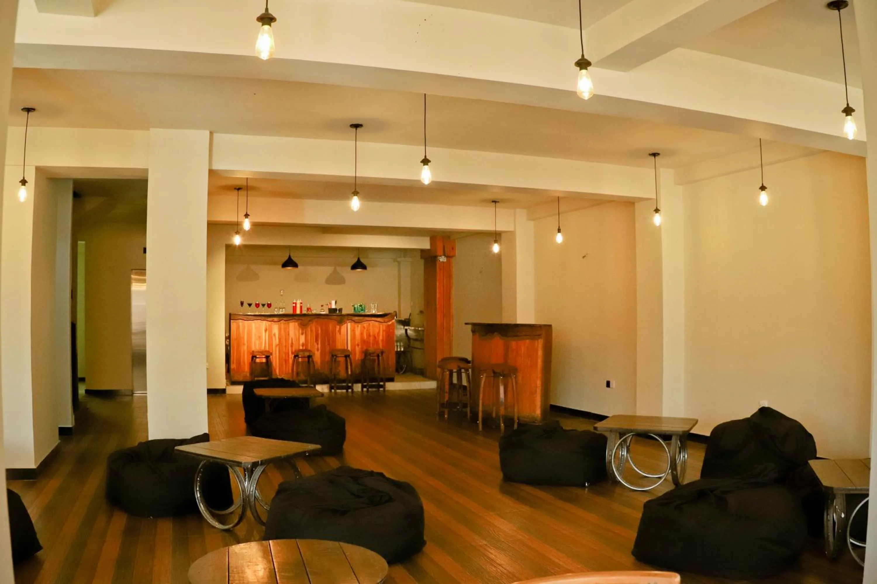 Lounge or bar in Oak Ray La Ella Breeze