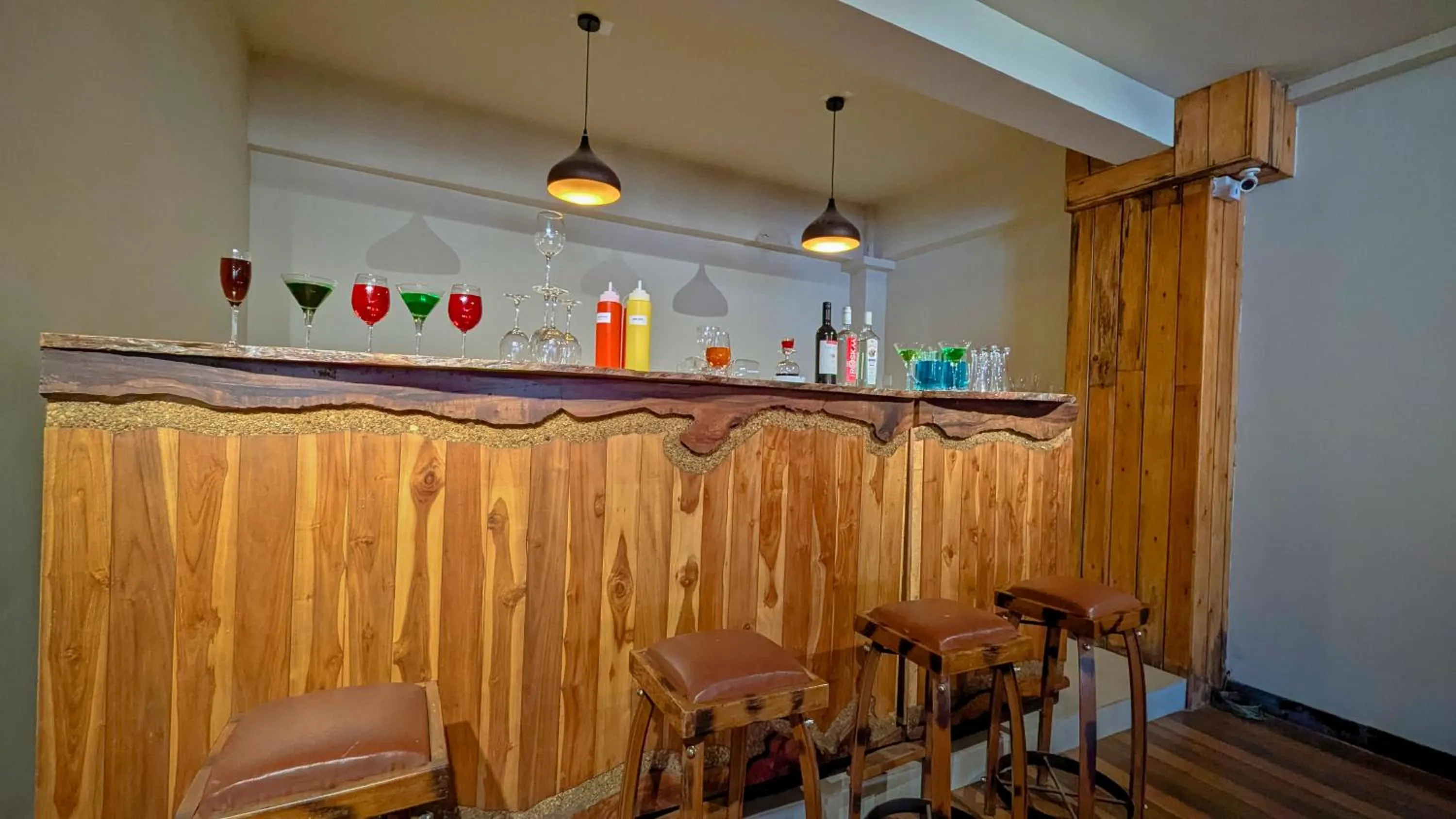 Lounge or bar in Oak Ray La Ella Breeze