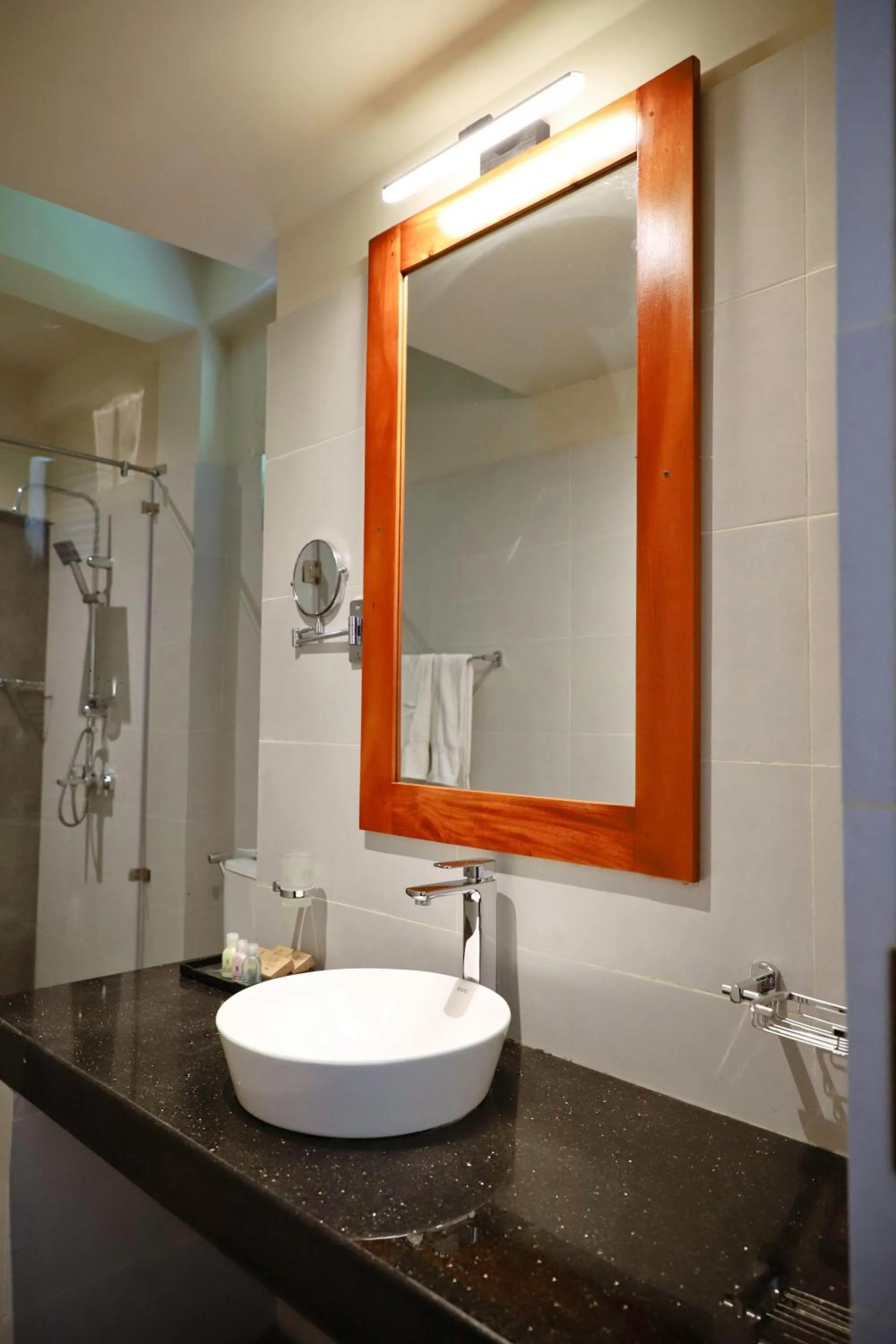 Bathroom in Oak Ray La Ella Breeze