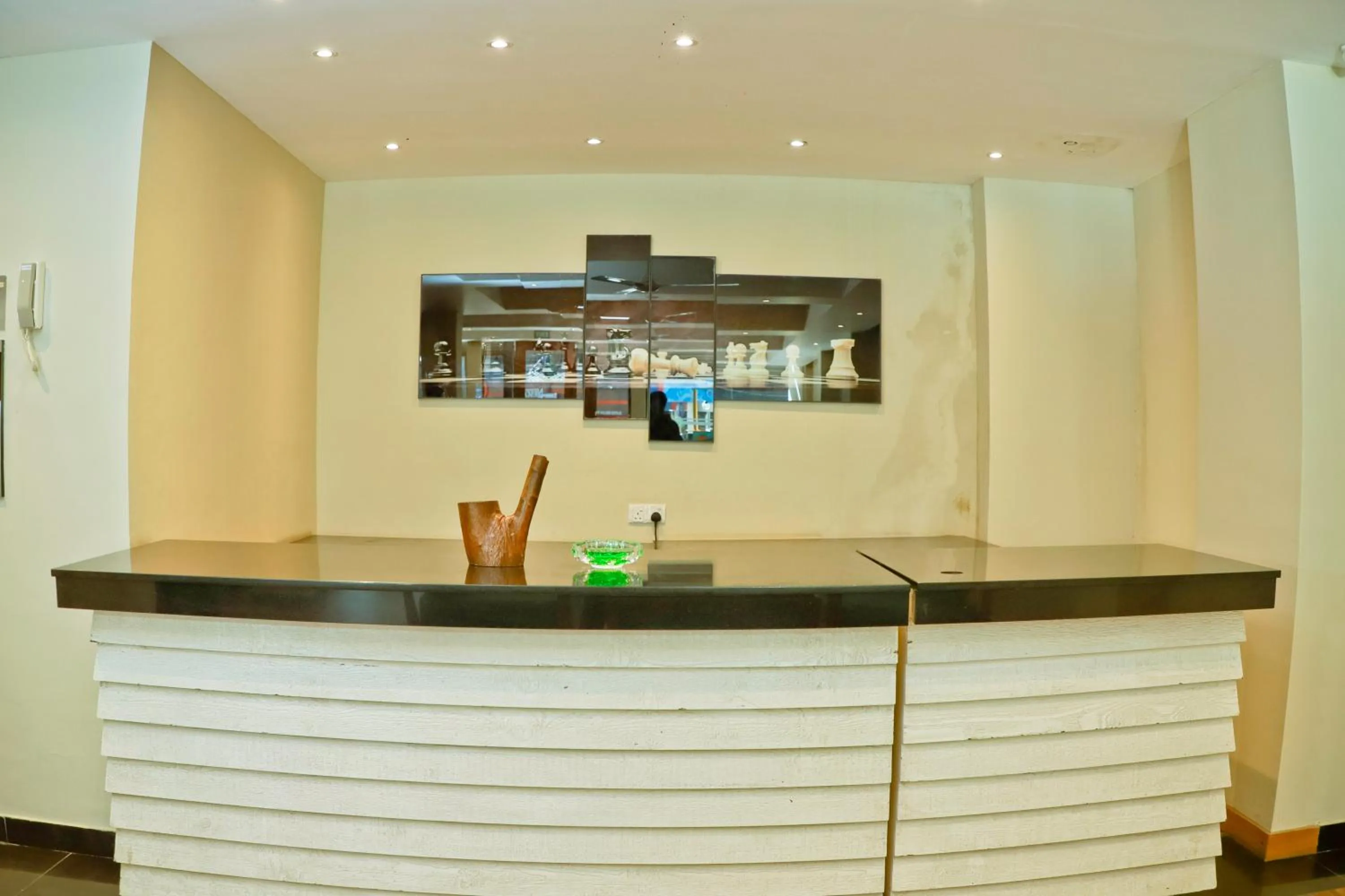 Lounge or bar in Oak Ray La Ella Breeze