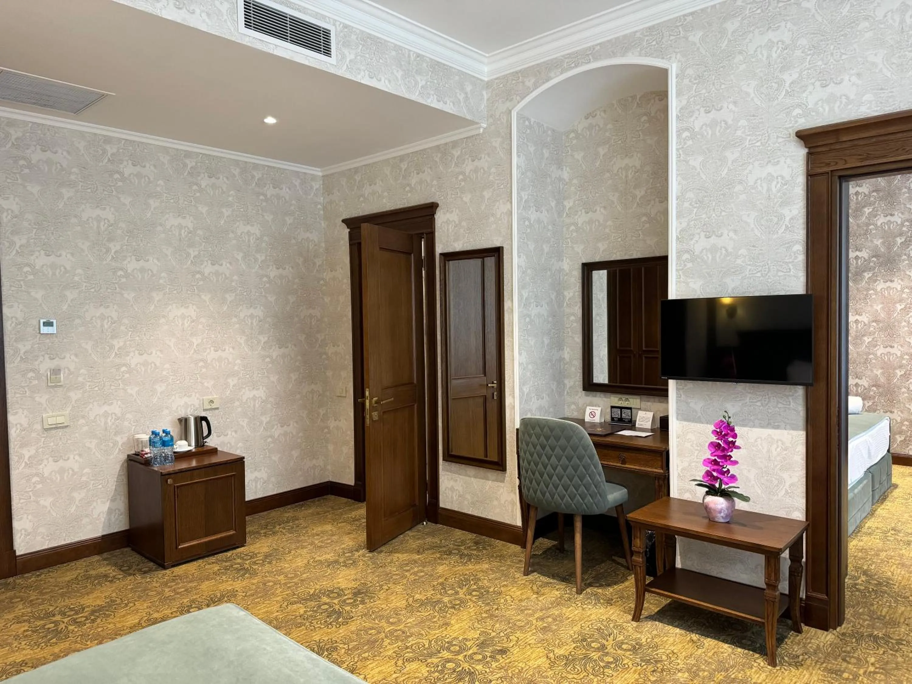 TV and multimedia in Midway Hotel Baku