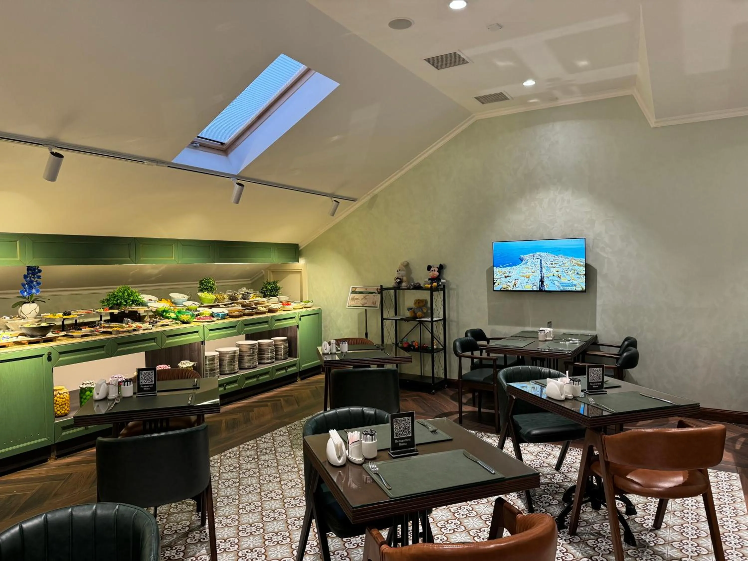 Restaurant/places to eat in Midway Hotel Baku