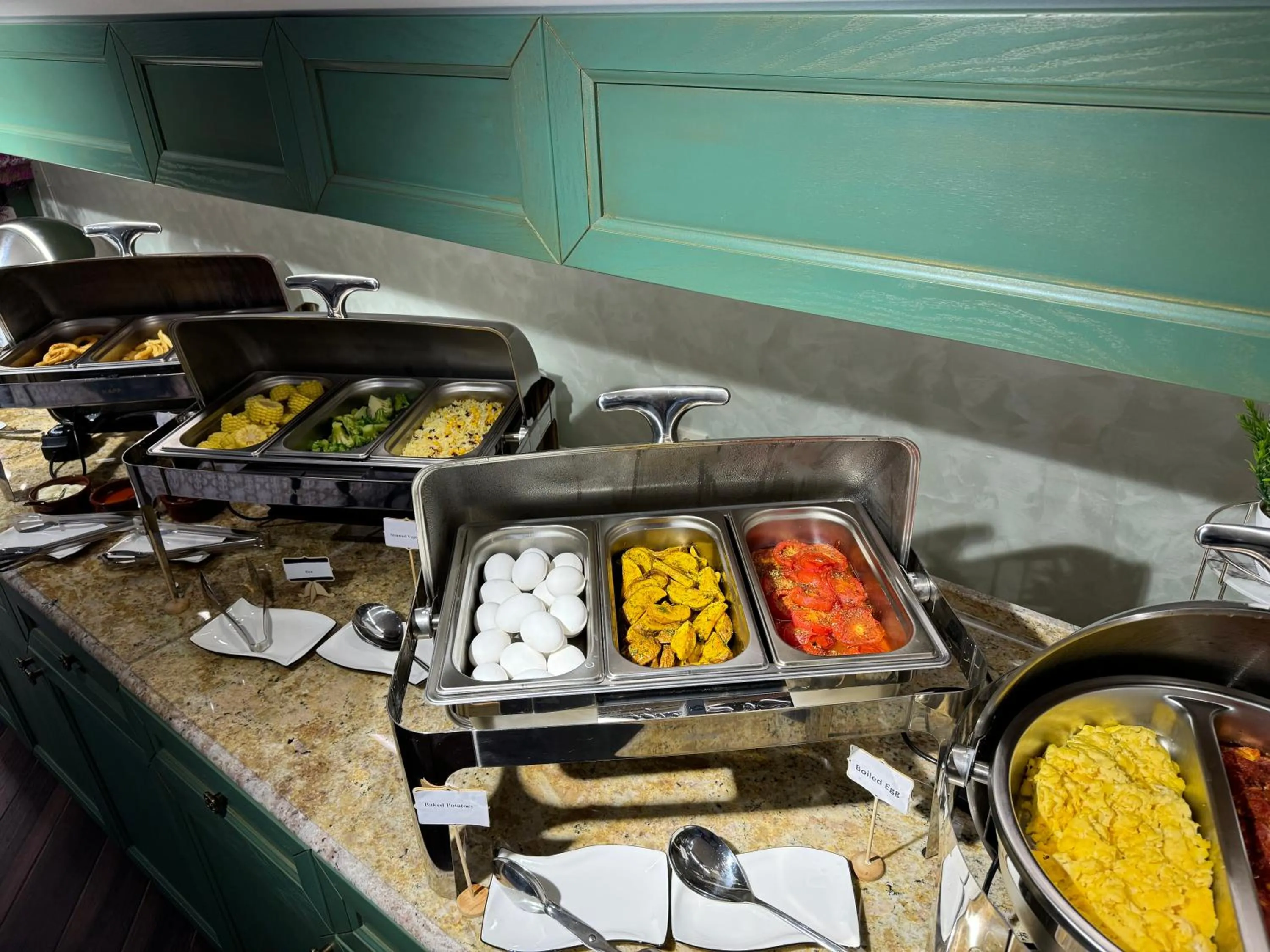 Food and drinks in Midway Hotel Baku