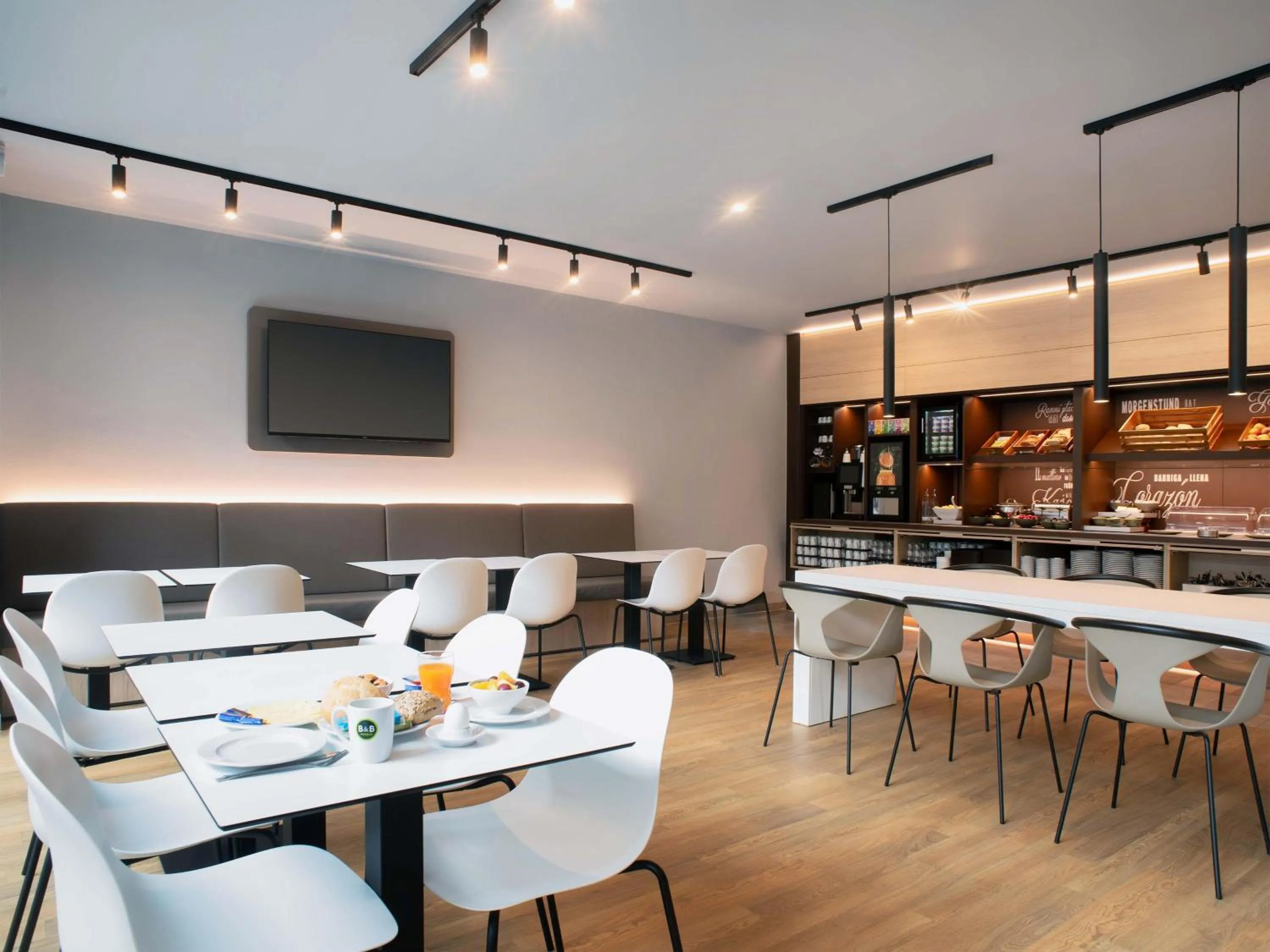 Restaurant/places to eat in B&B HOTEL Wismar