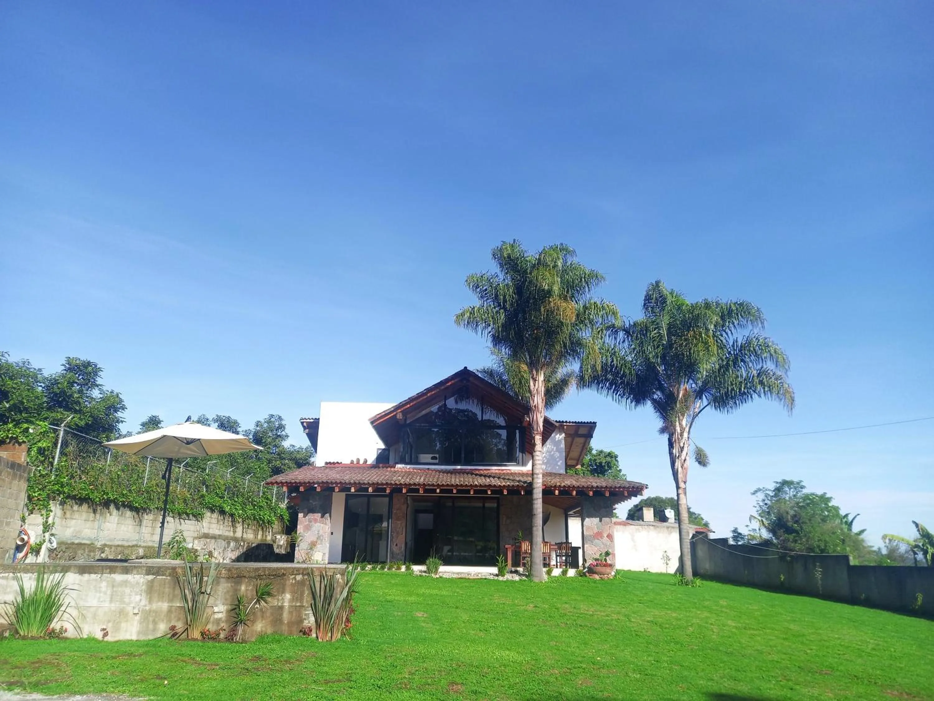 Property building in Hotel Campestre, Valle de Bravo