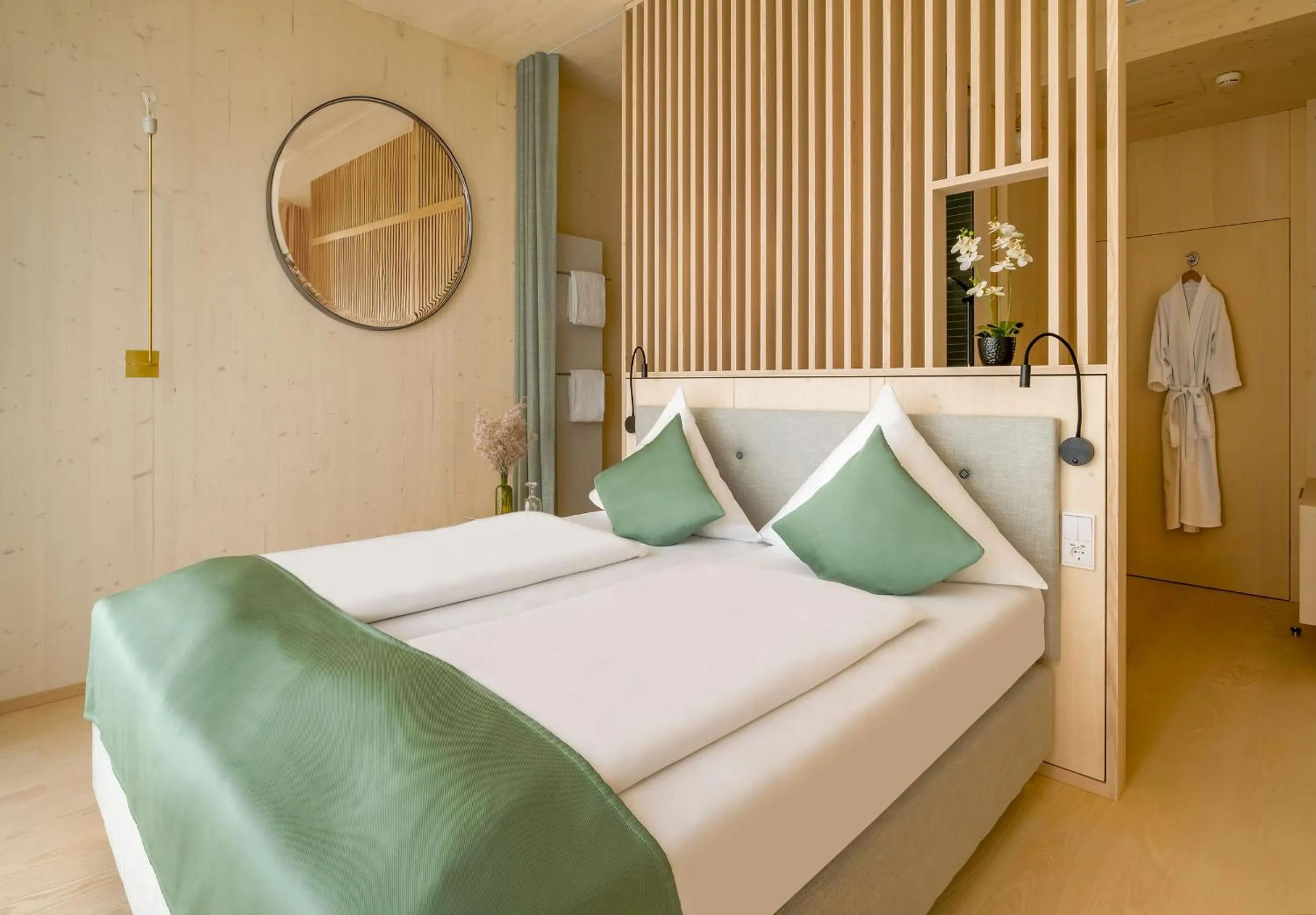 Photo of the whole room, Bed in Hotel Krone Oettingen