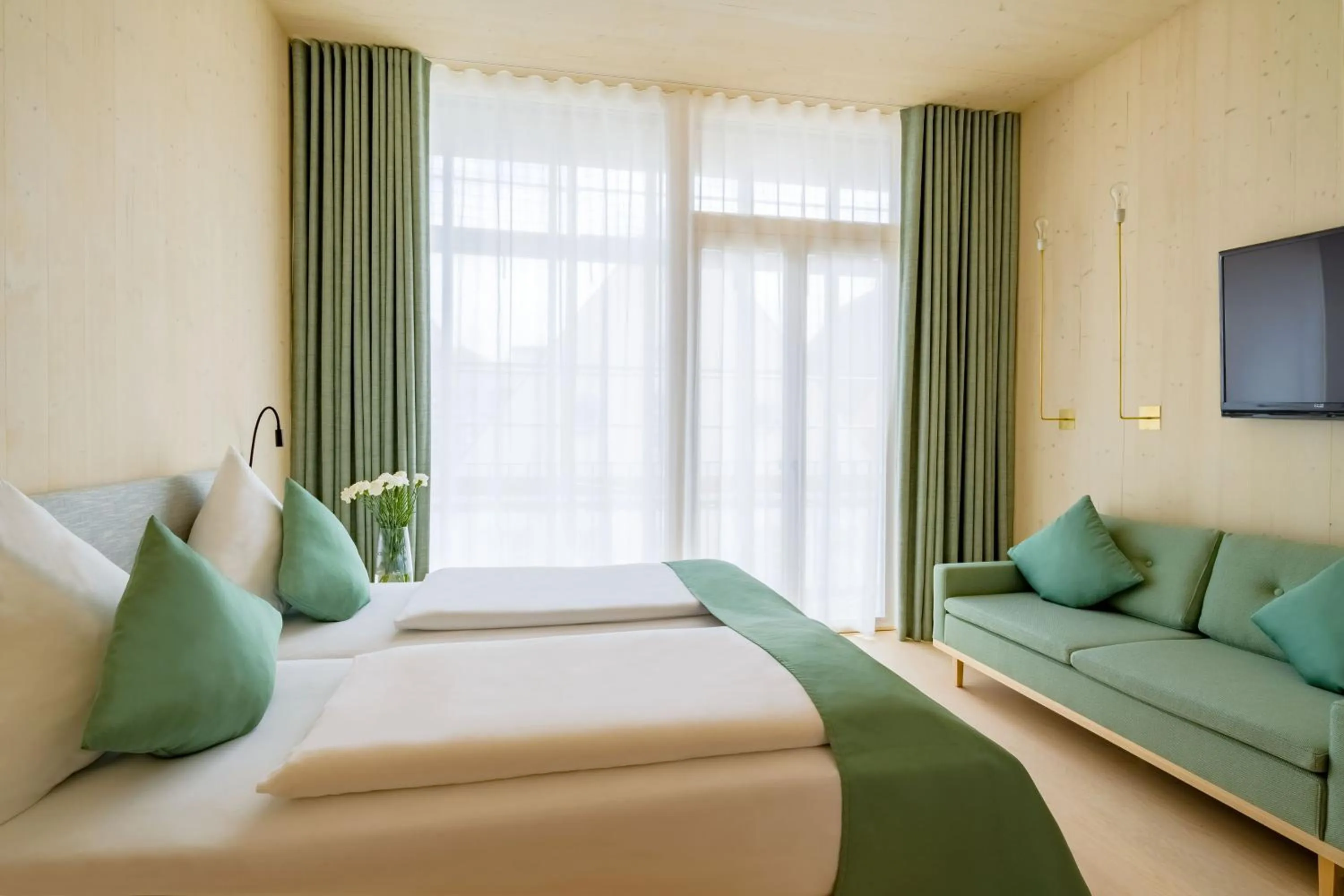 Seating area, Bed in Hotel Krone Oettingen