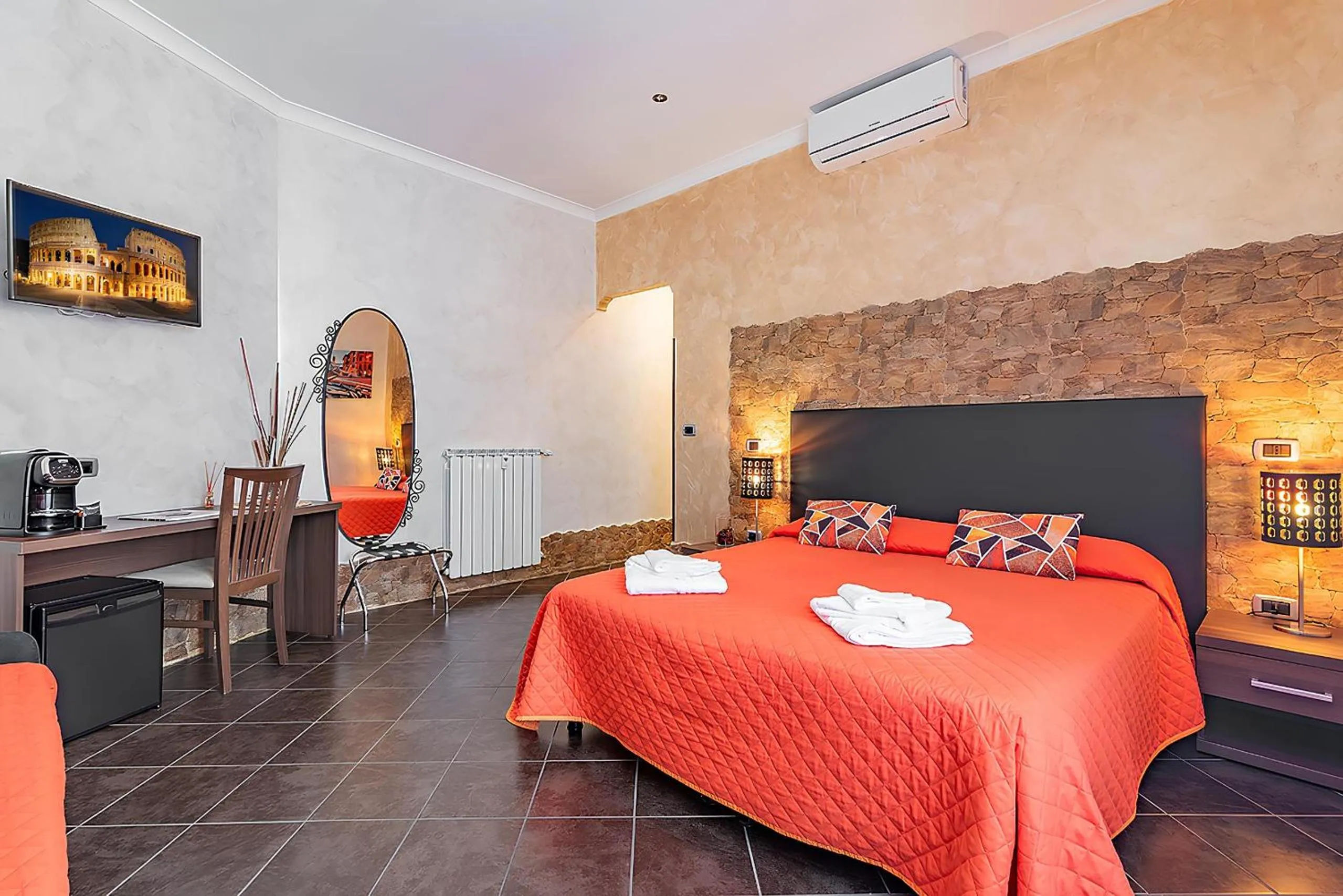Bed in Alis Laura Guest House - Near Metro Bologna, Easy Access to All Rome