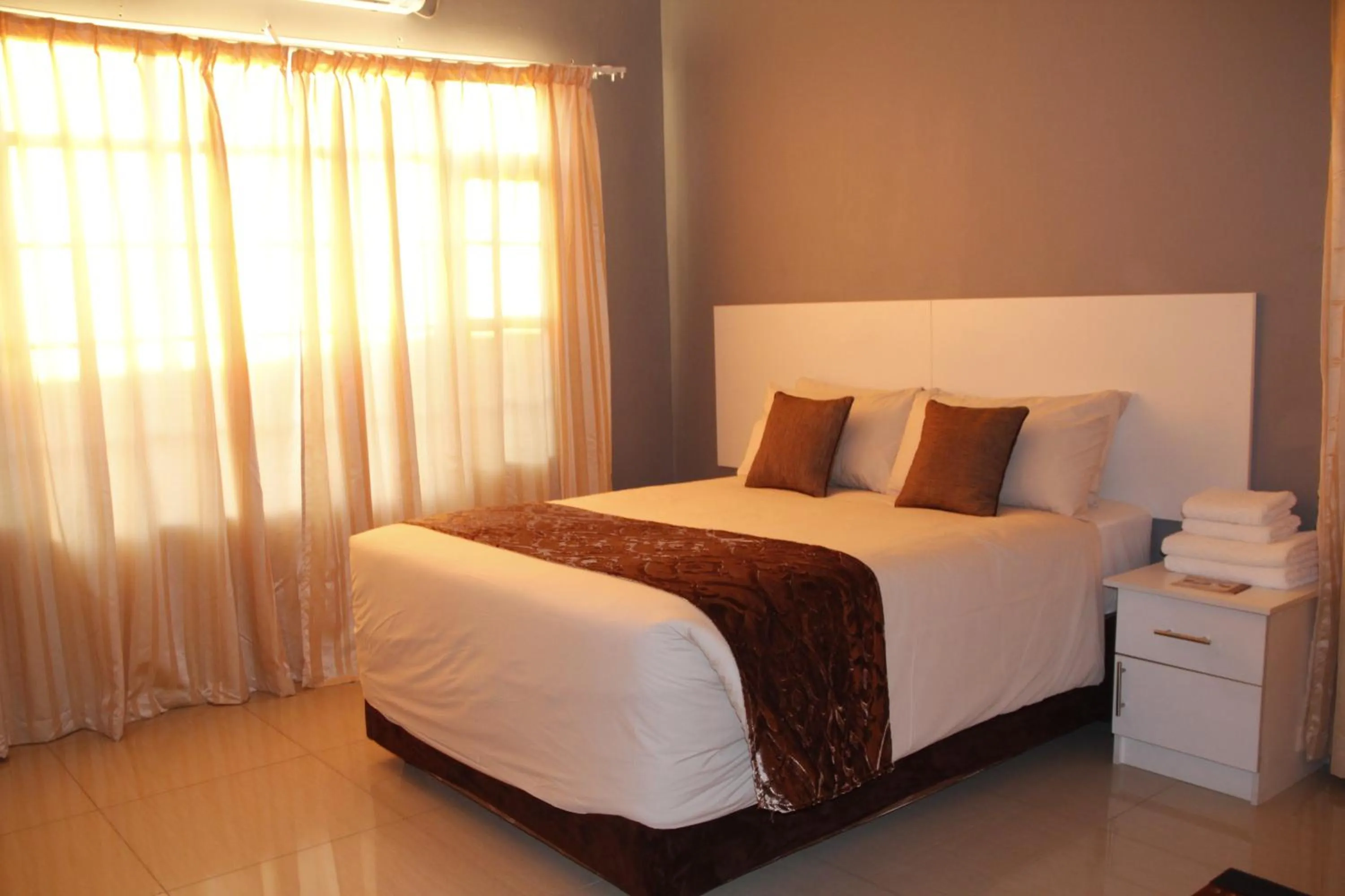 Property building, Bed in Asante Apartments