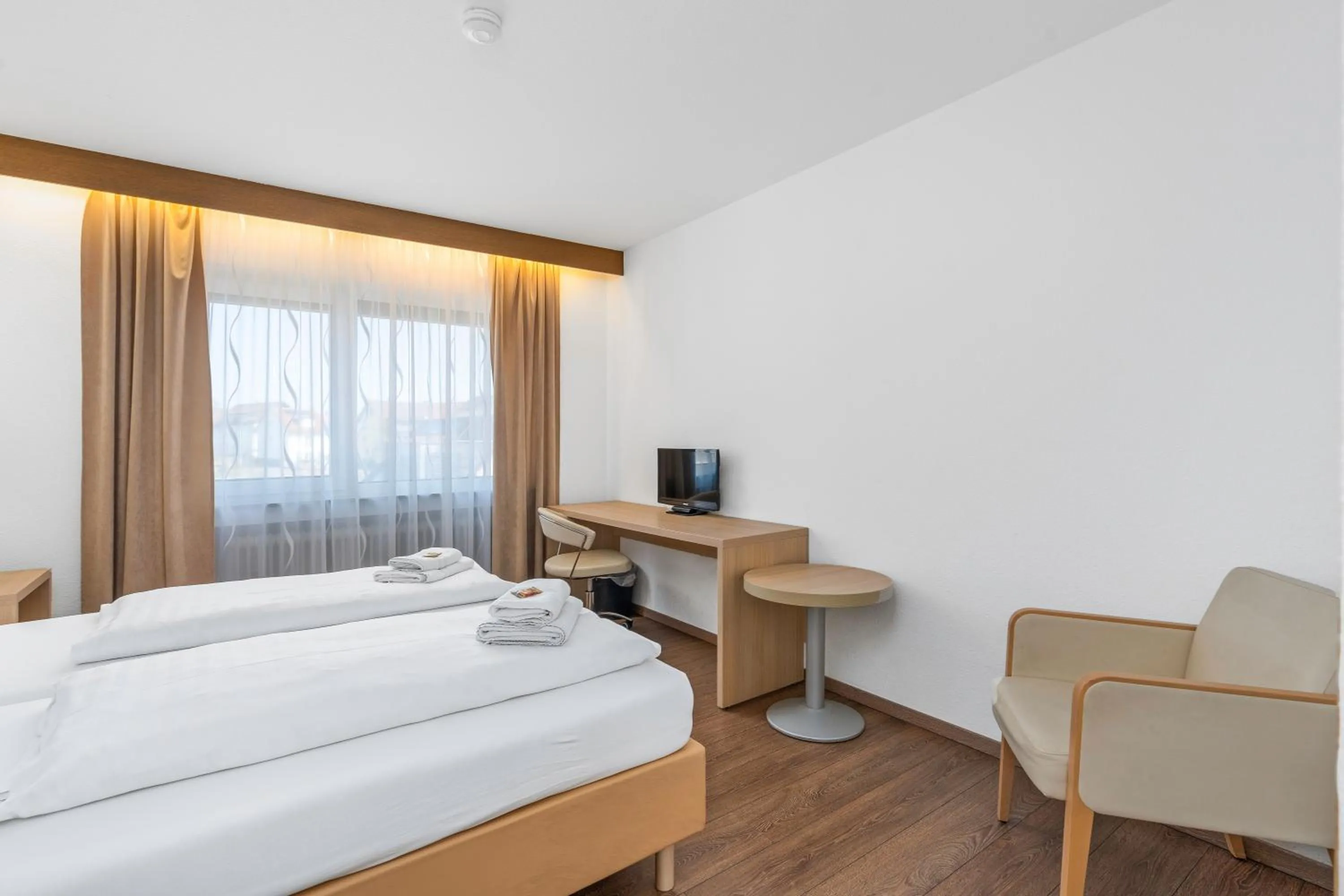 Bedroom, Bed in Hotel Adler