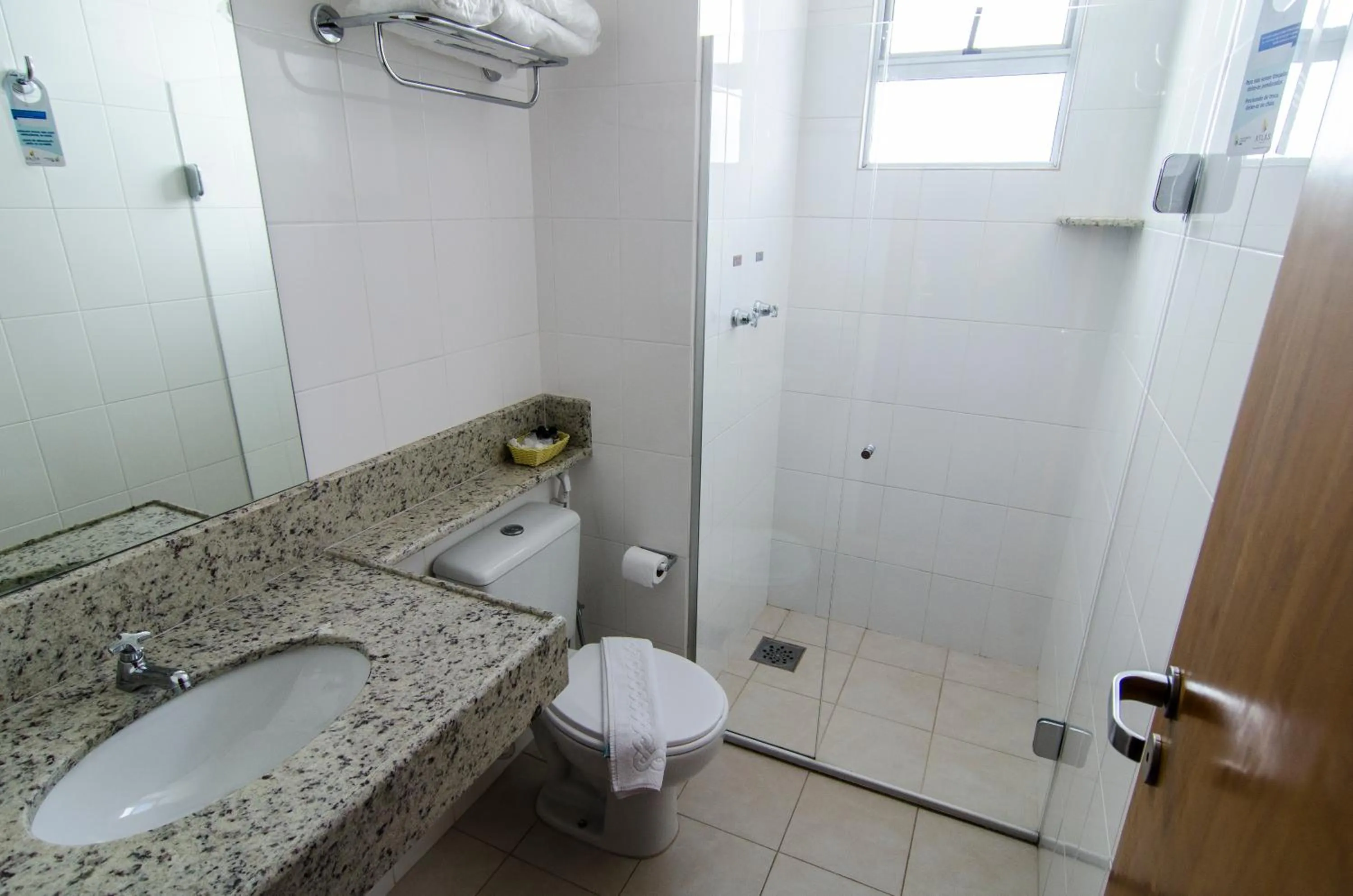 Shower in Hotel Atlas