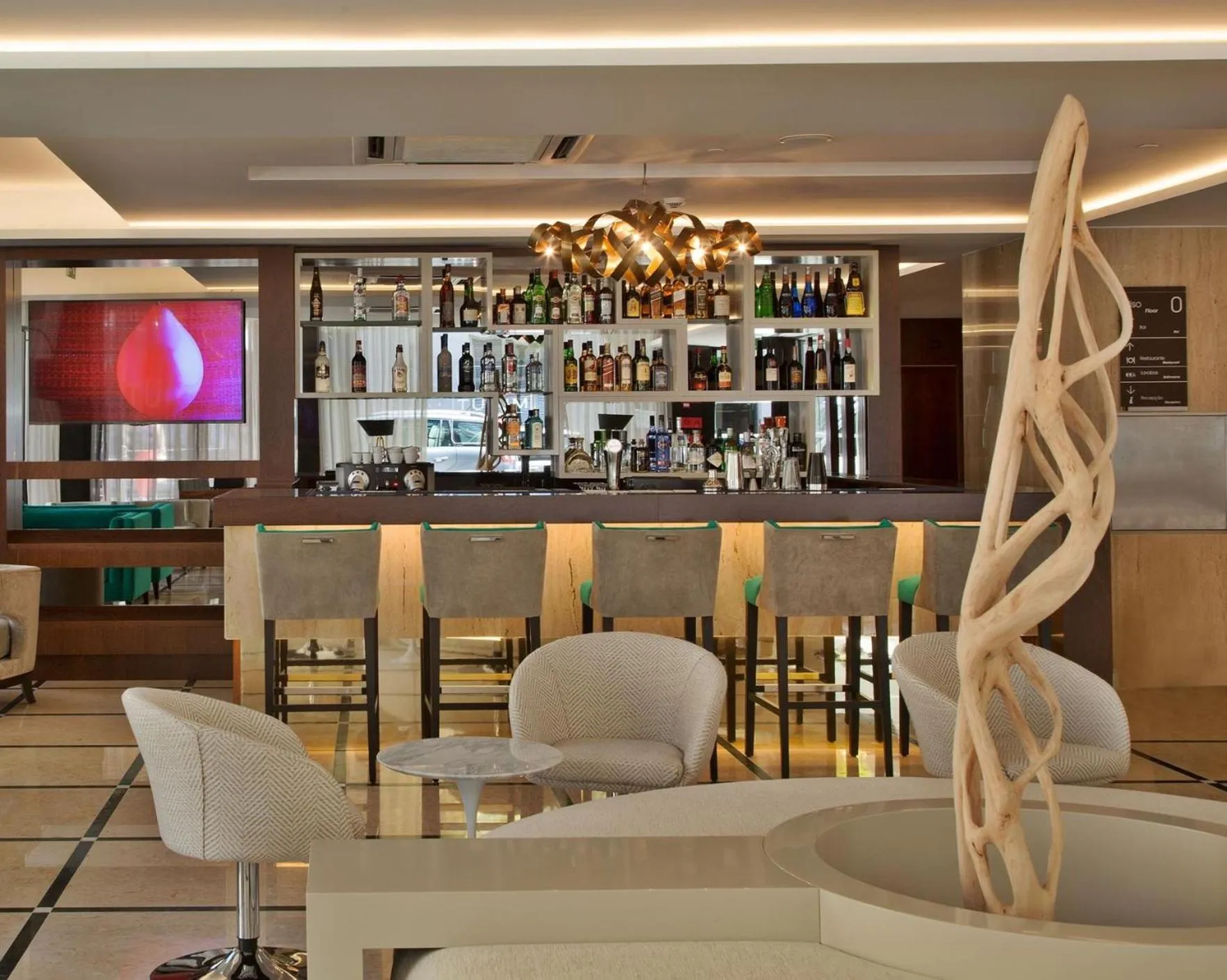 Lounge or bar in TURIM Saldanha Hotel