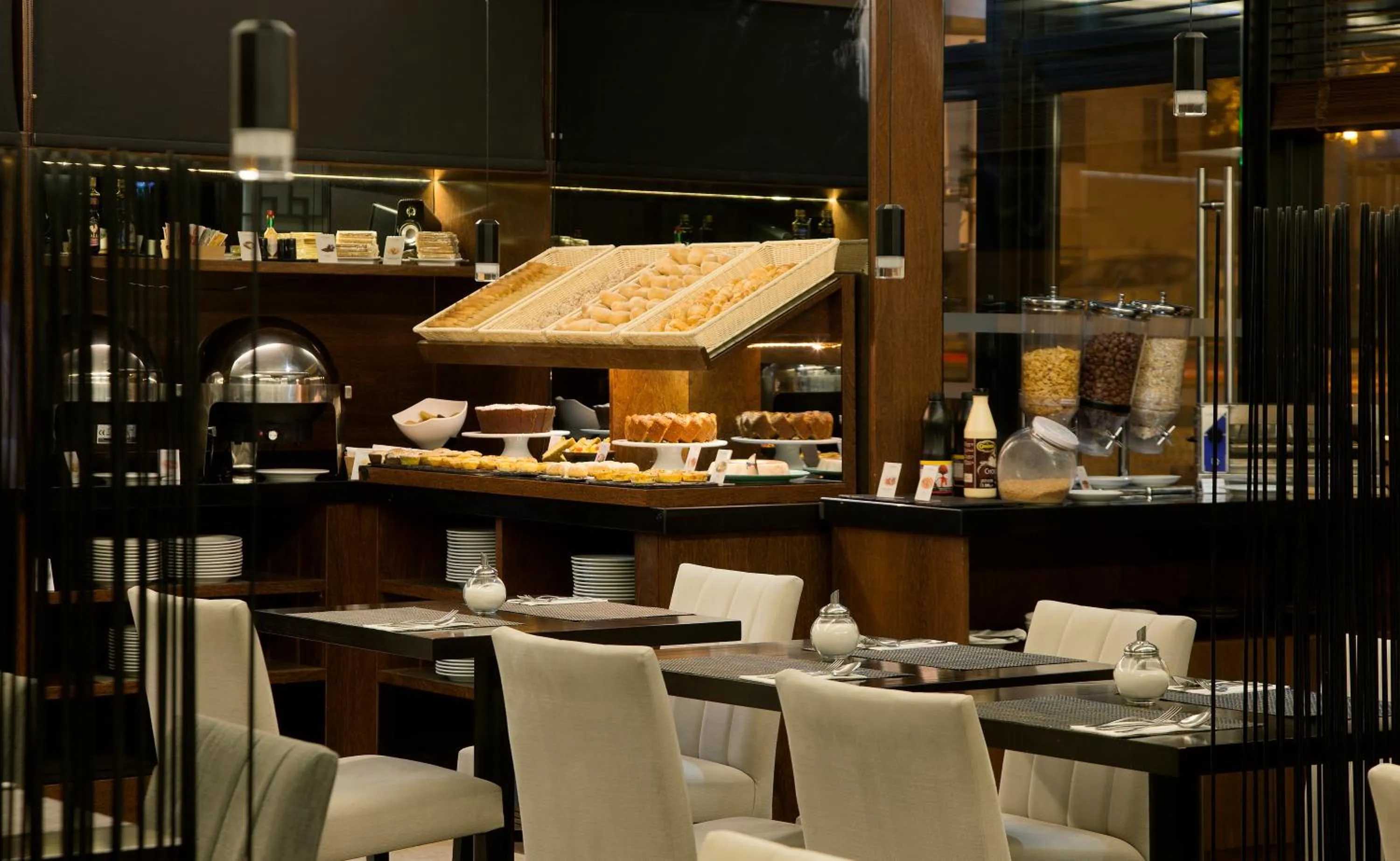 Restaurant/places to eat in TURIM Saldanha Hotel