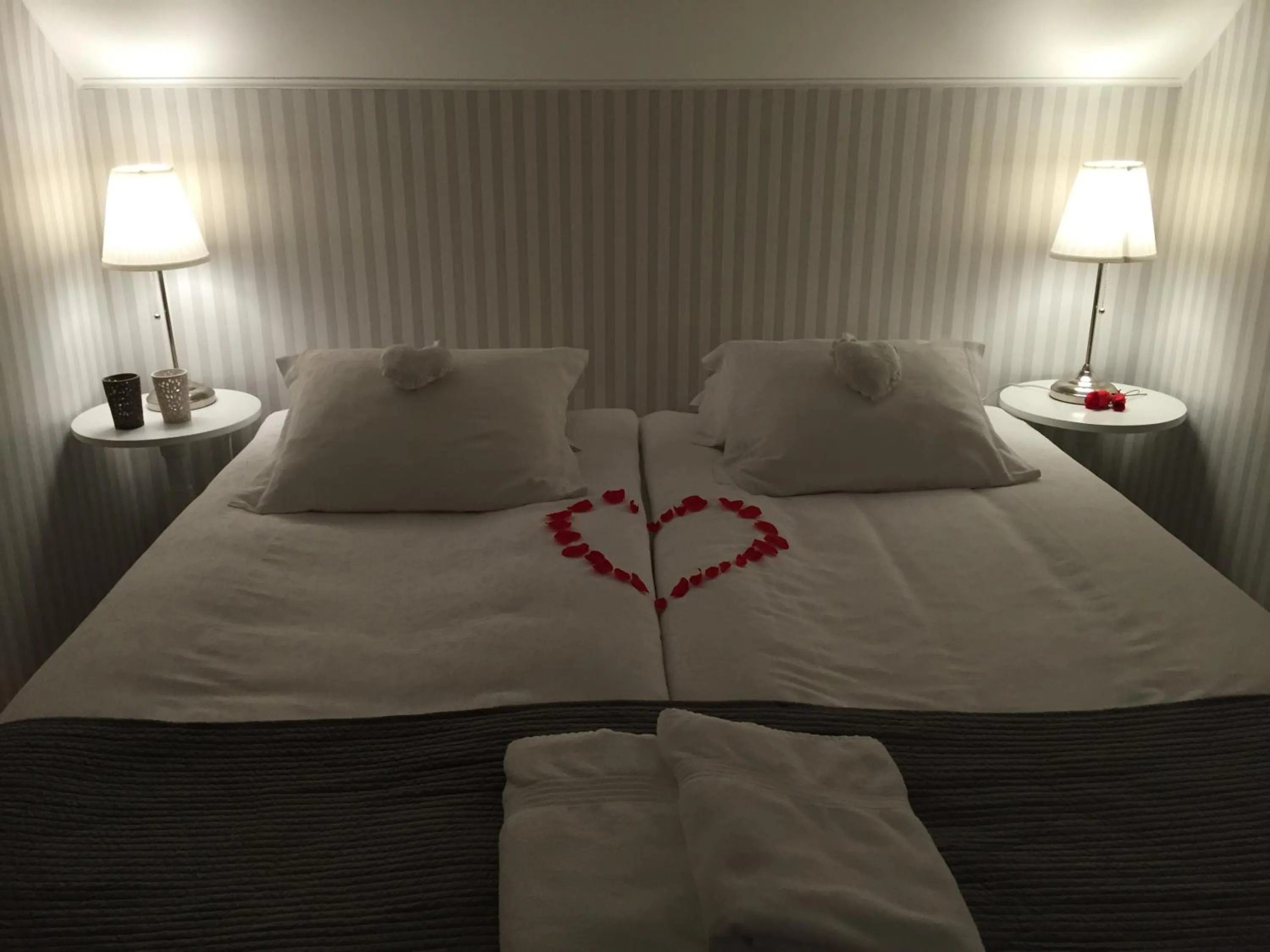 Decorative detail, Bed in Degerfors Bed & Breakfast