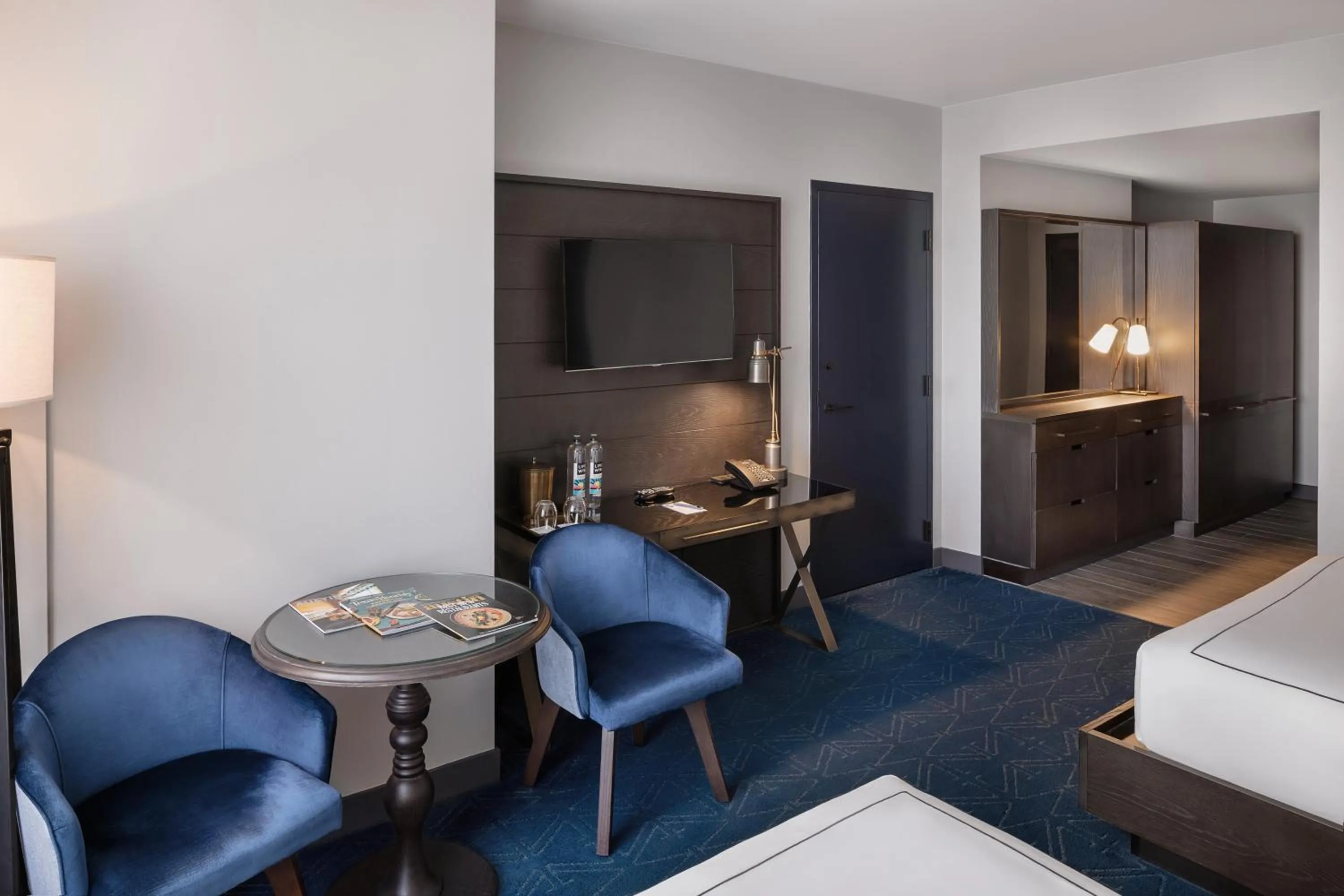 Photo of the whole room, Bed in Hotel Van Zandt