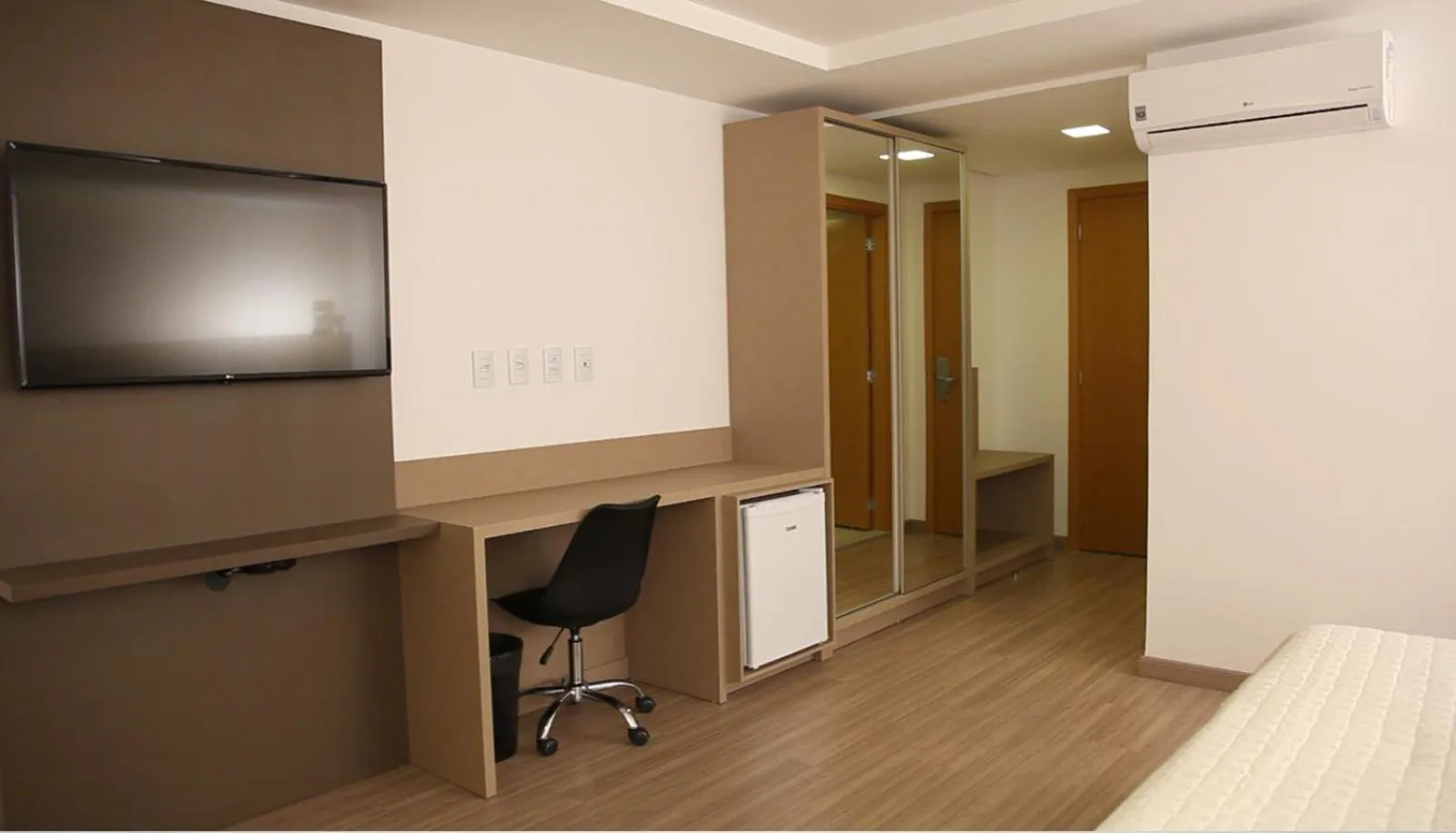 Bed in Mogano Premium Hotel - ELETROPOSTO