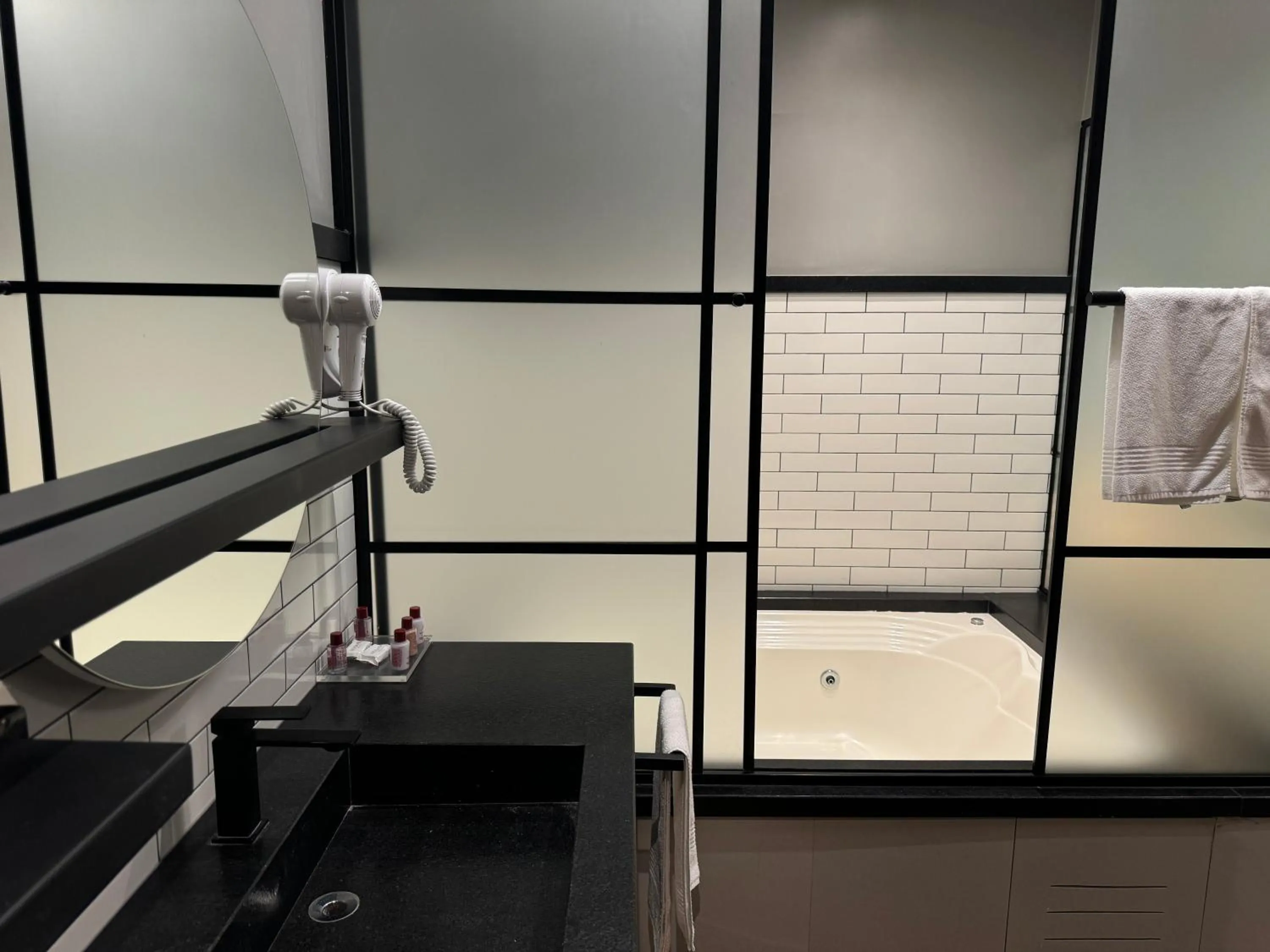 Hot Tub in Mogano Premium Hotel - ELETROPOSTO