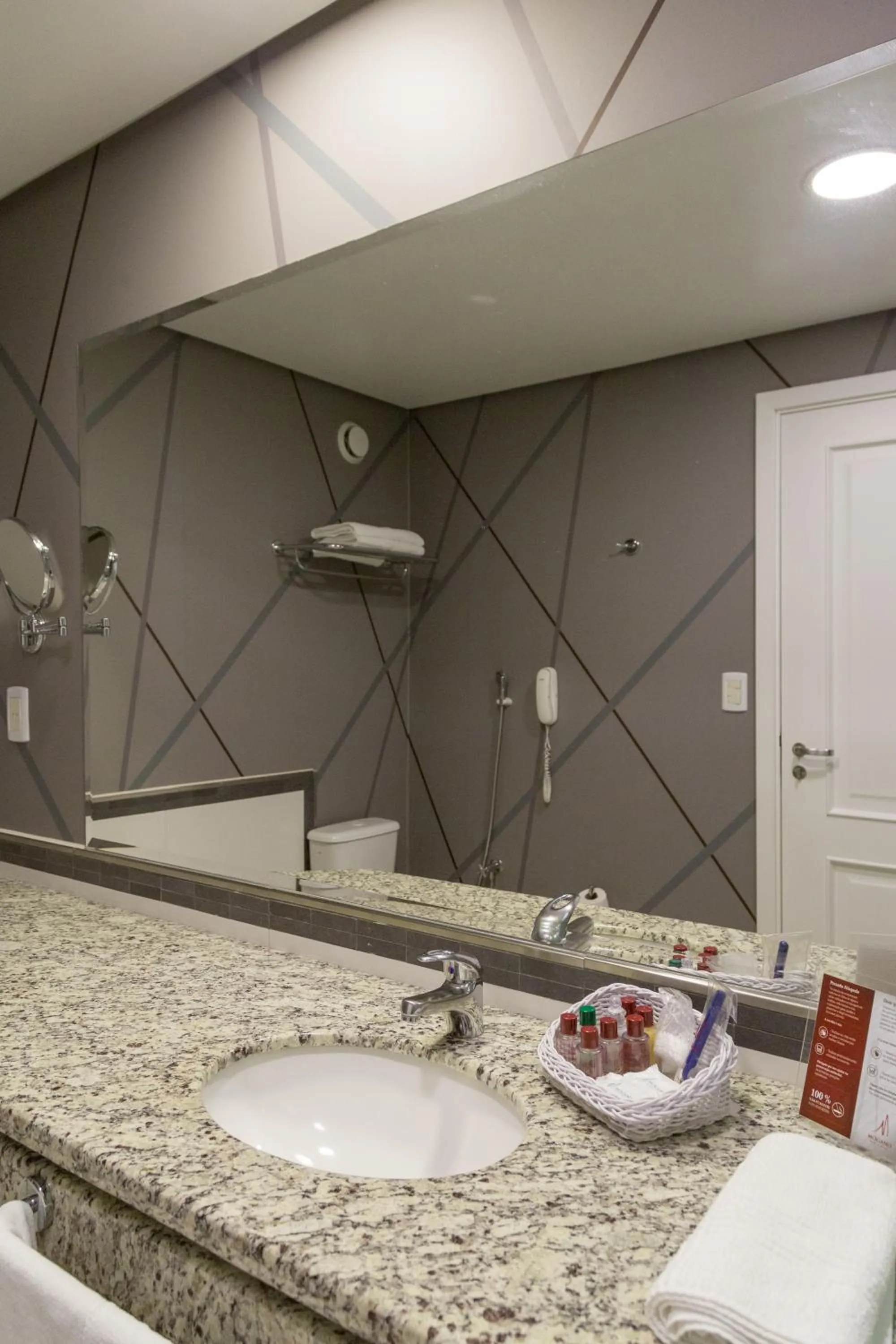 Bathroom in Mogano Premium Hotel - ELETROPOSTO