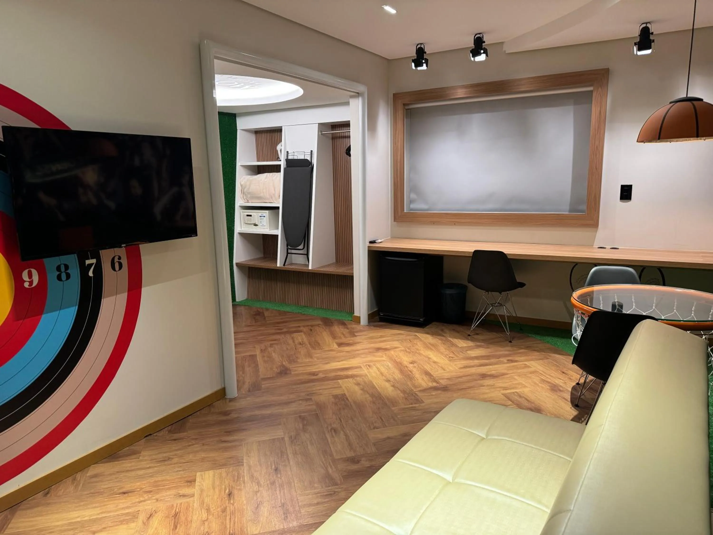 TV and multimedia in Mogano Premium Hotel - ELETROPOSTO