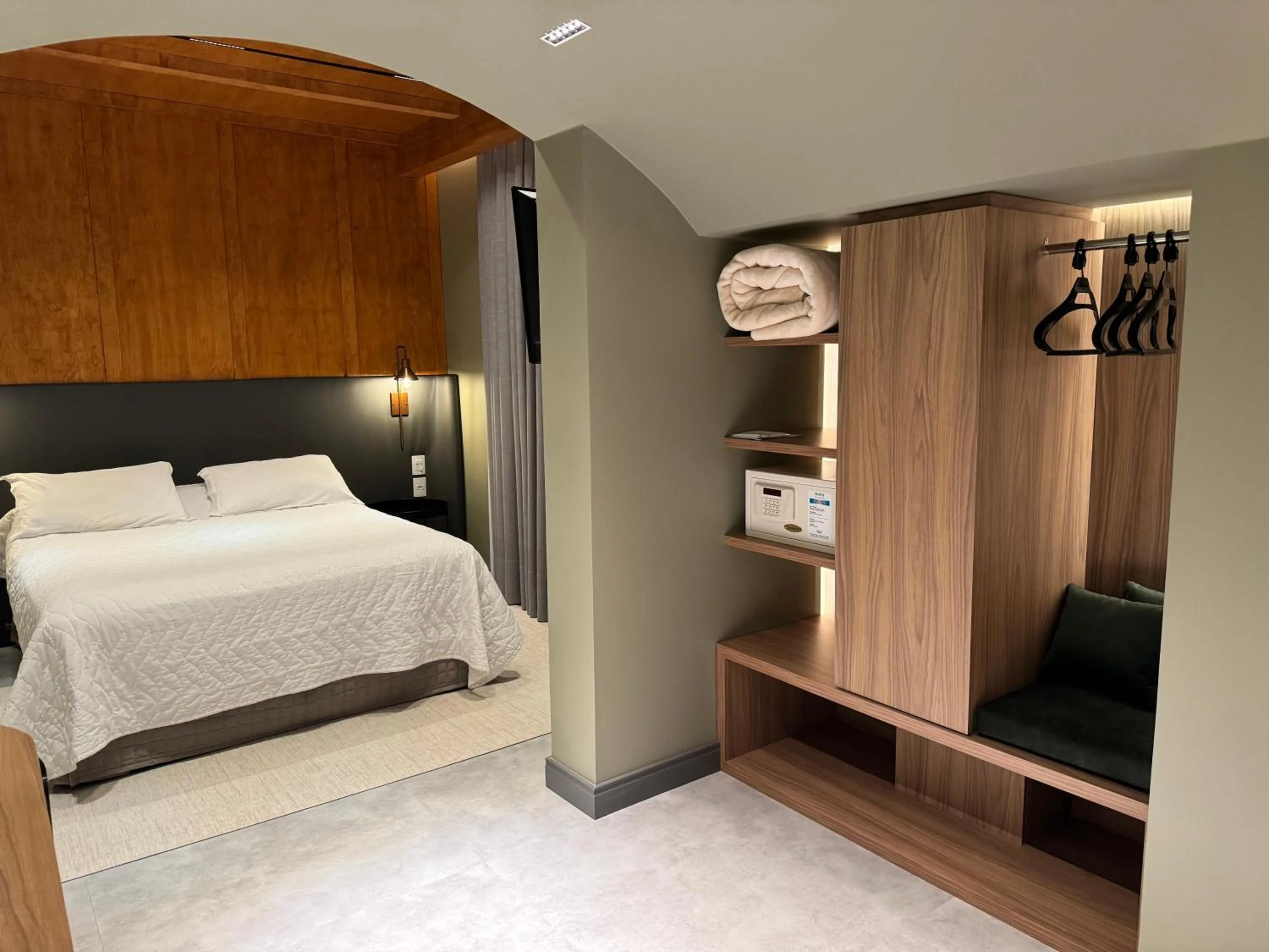 Bed in Mogano Premium Hotel - ELETROPOSTO