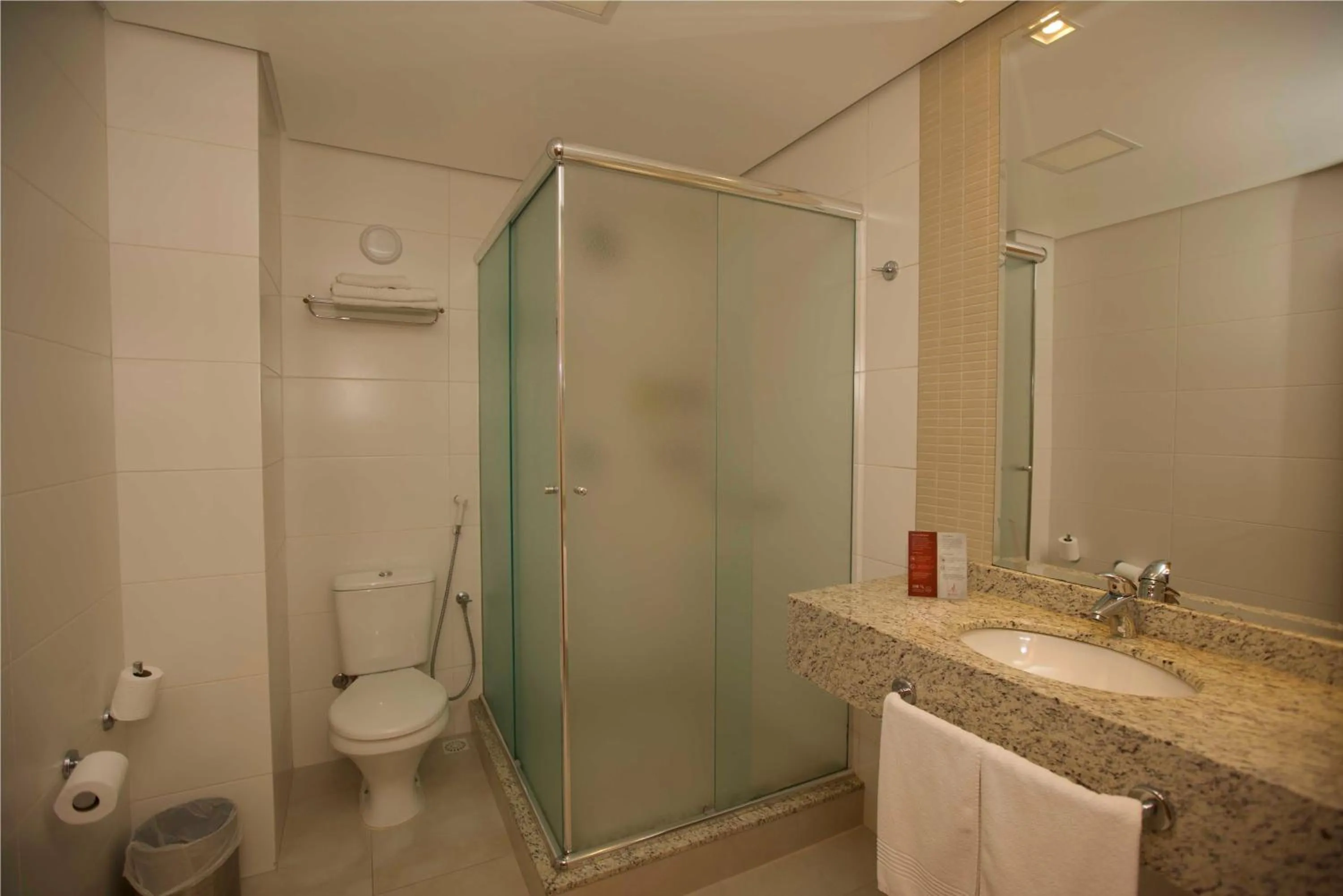 Bathroom in Mogano Premium Hotel - ELETROPOSTO